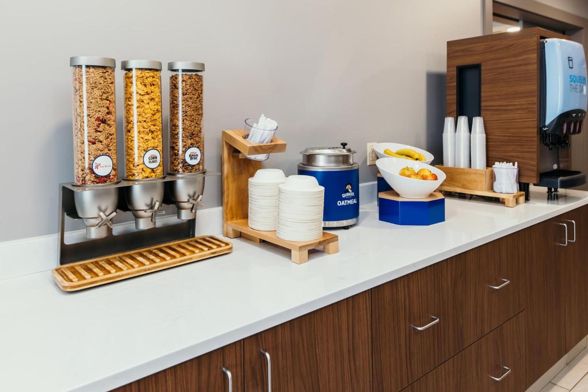 Holiday Inn Express and Suites Urbandale Des Moines by IHG photo 21