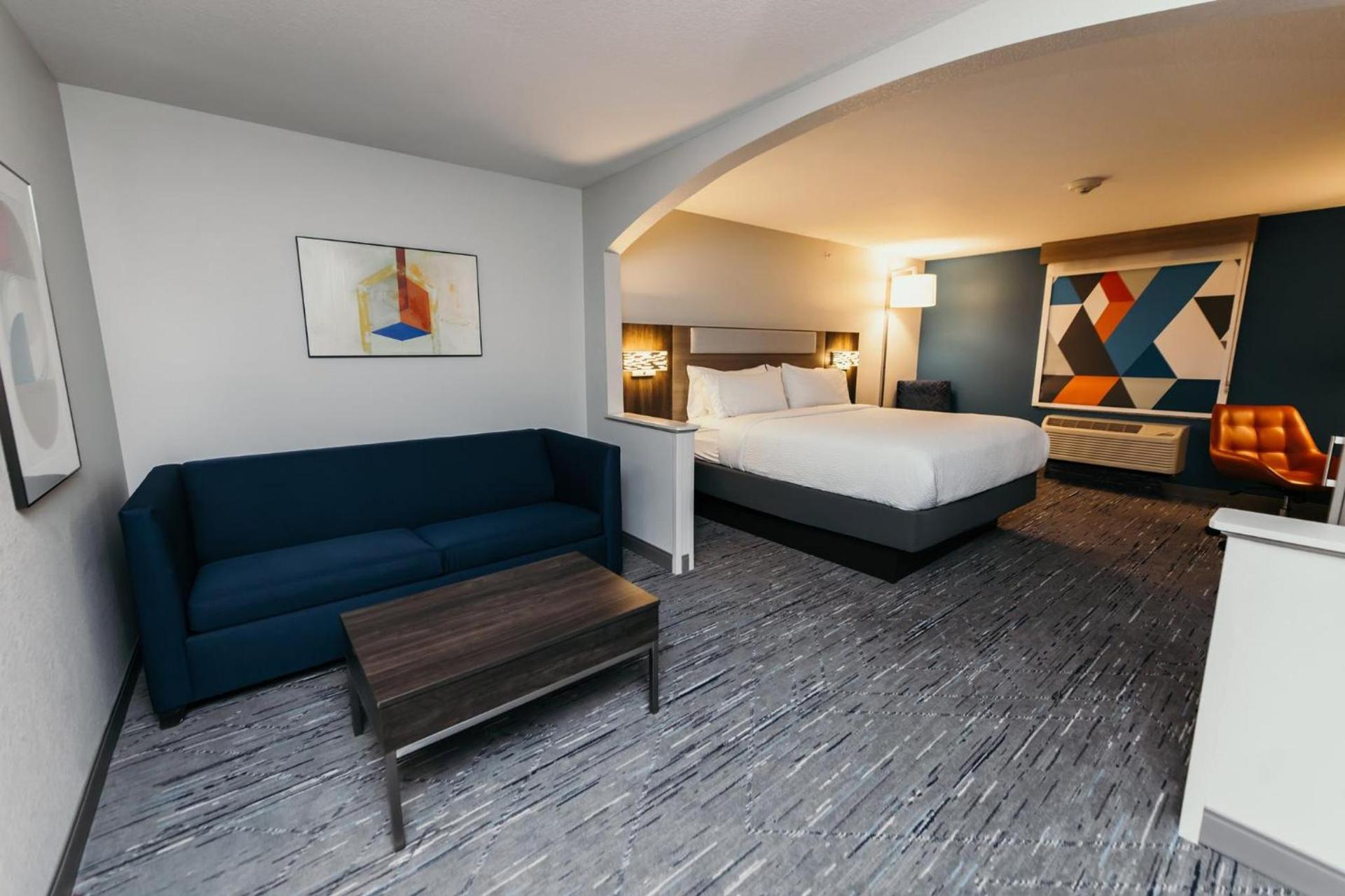 Holiday Inn Express and Suites Urbandale Des Moines by IHG photo 32