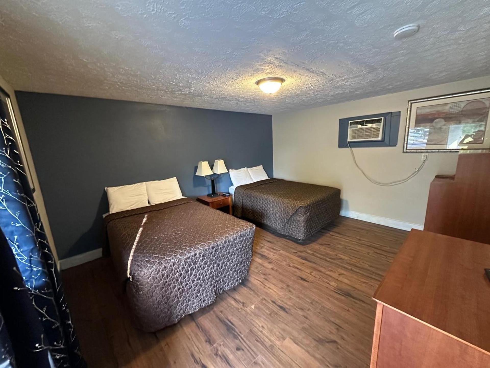 Bea's Parkway Inn photo 18