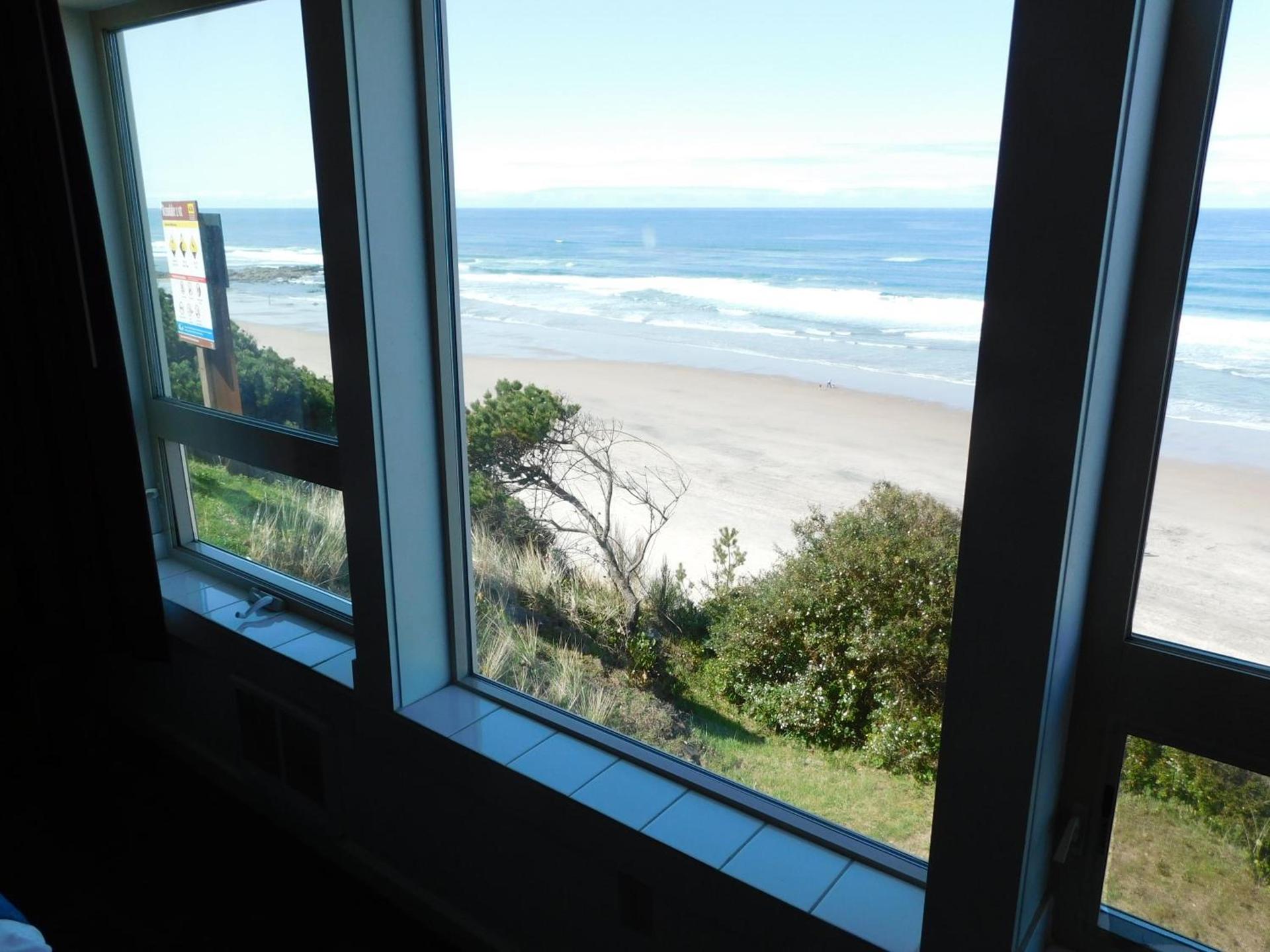 Seahorse Oceanfront Lodge photo 7