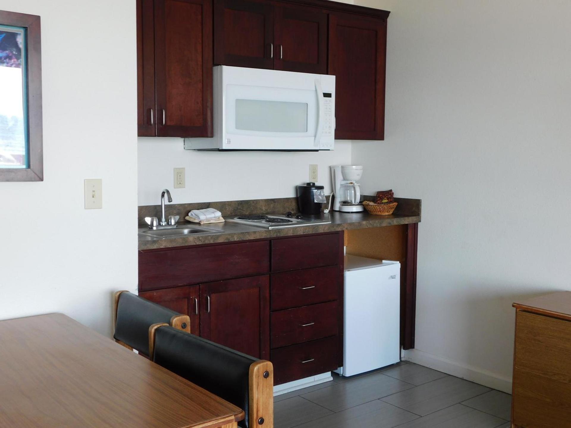 Seahorse Oceanfront Lodge photo 4