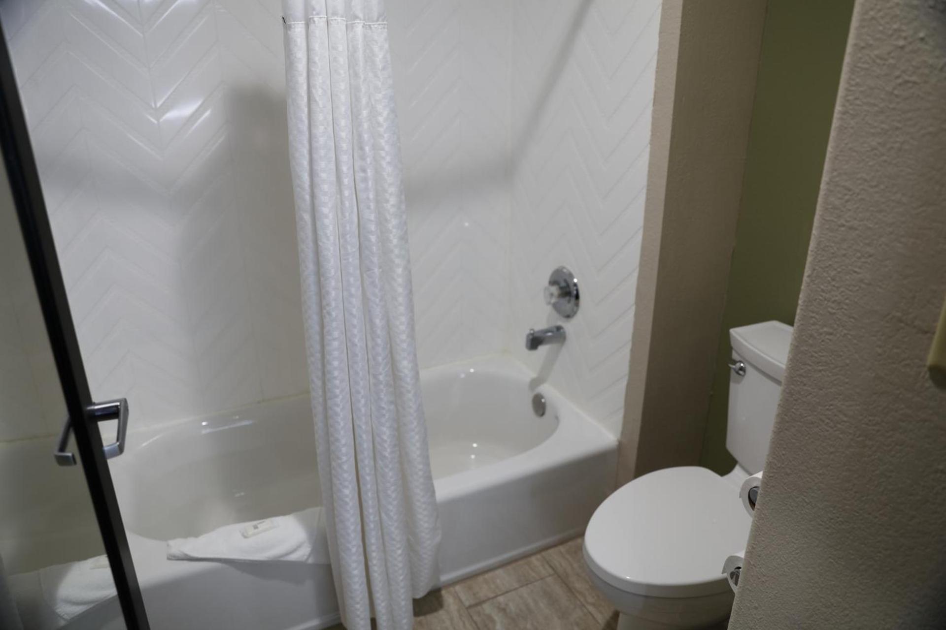 Baymont by Wyndham Rockford photo 7