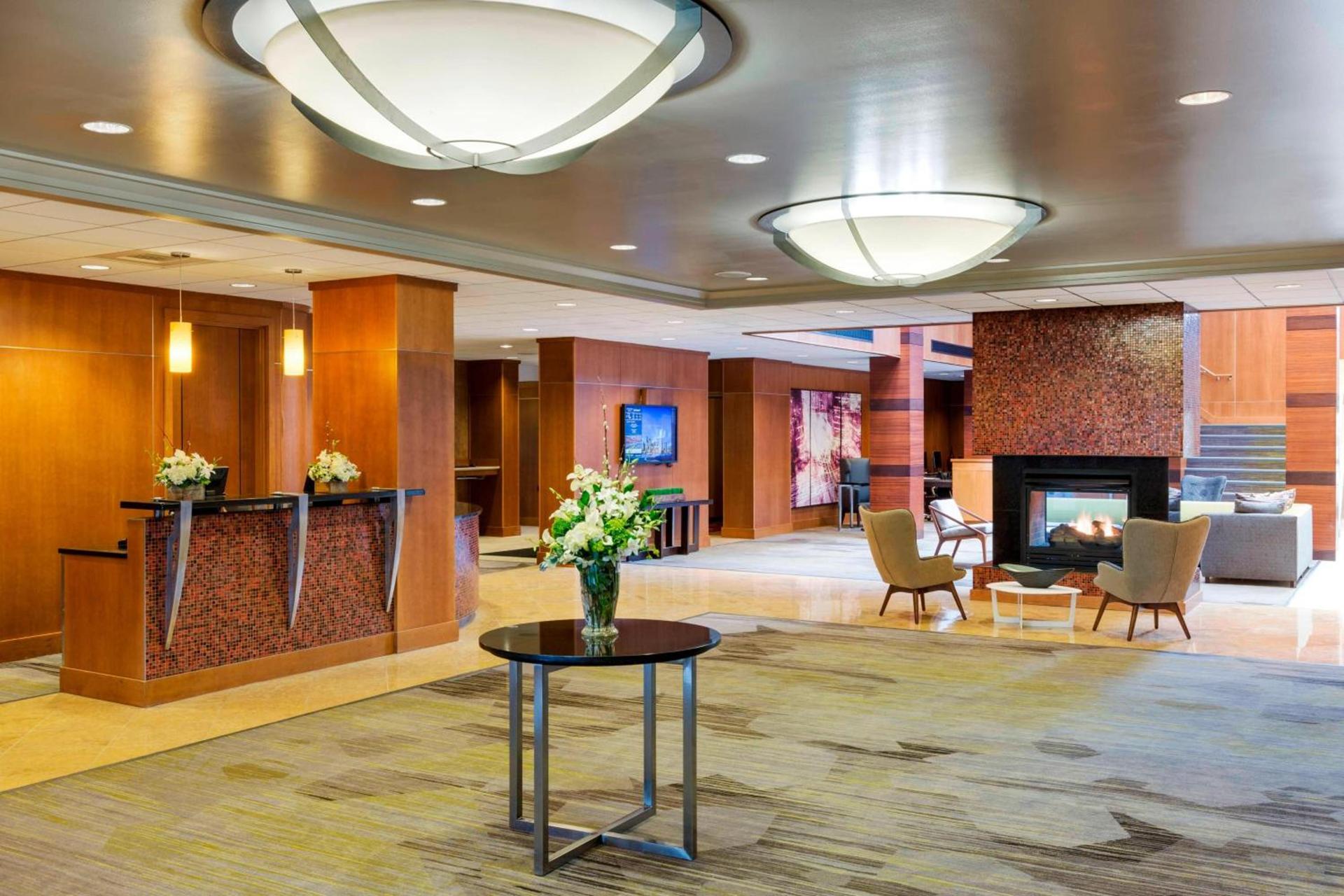 Courtyard by Marriott Boston Logan Airport photo 2