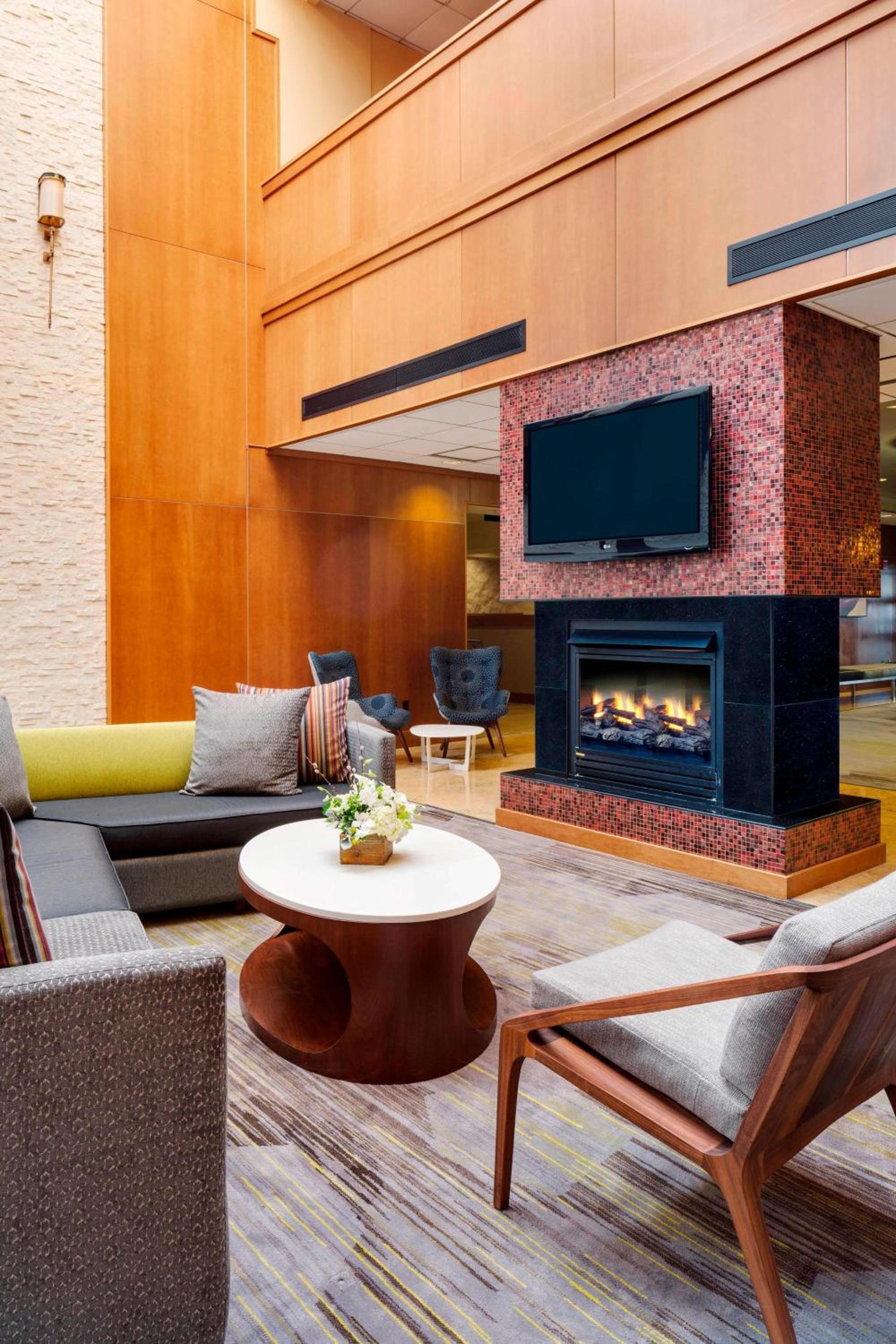 Courtyard by Marriott Boston Logan Airport photo 10