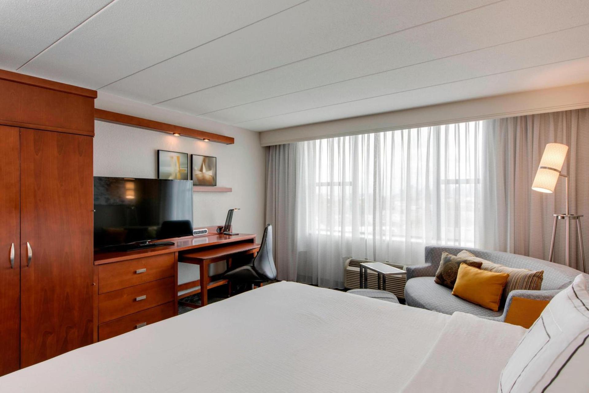 Courtyard by Marriott Boston Logan Airport photo 13