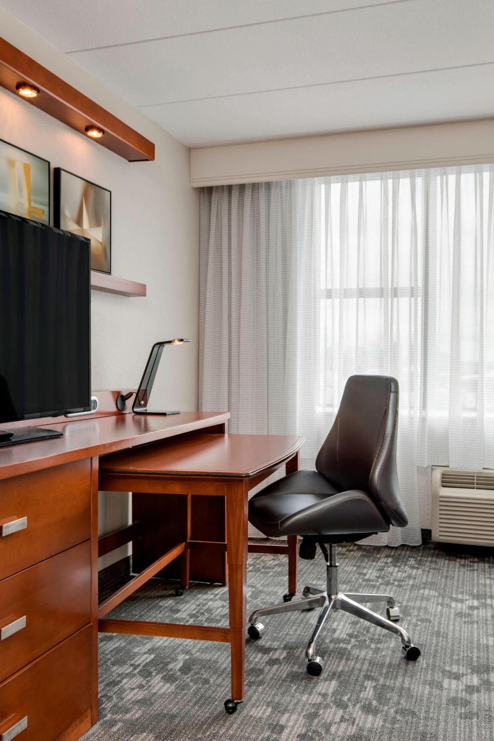 Courtyard by Marriott Boston Logan Airport photo 23