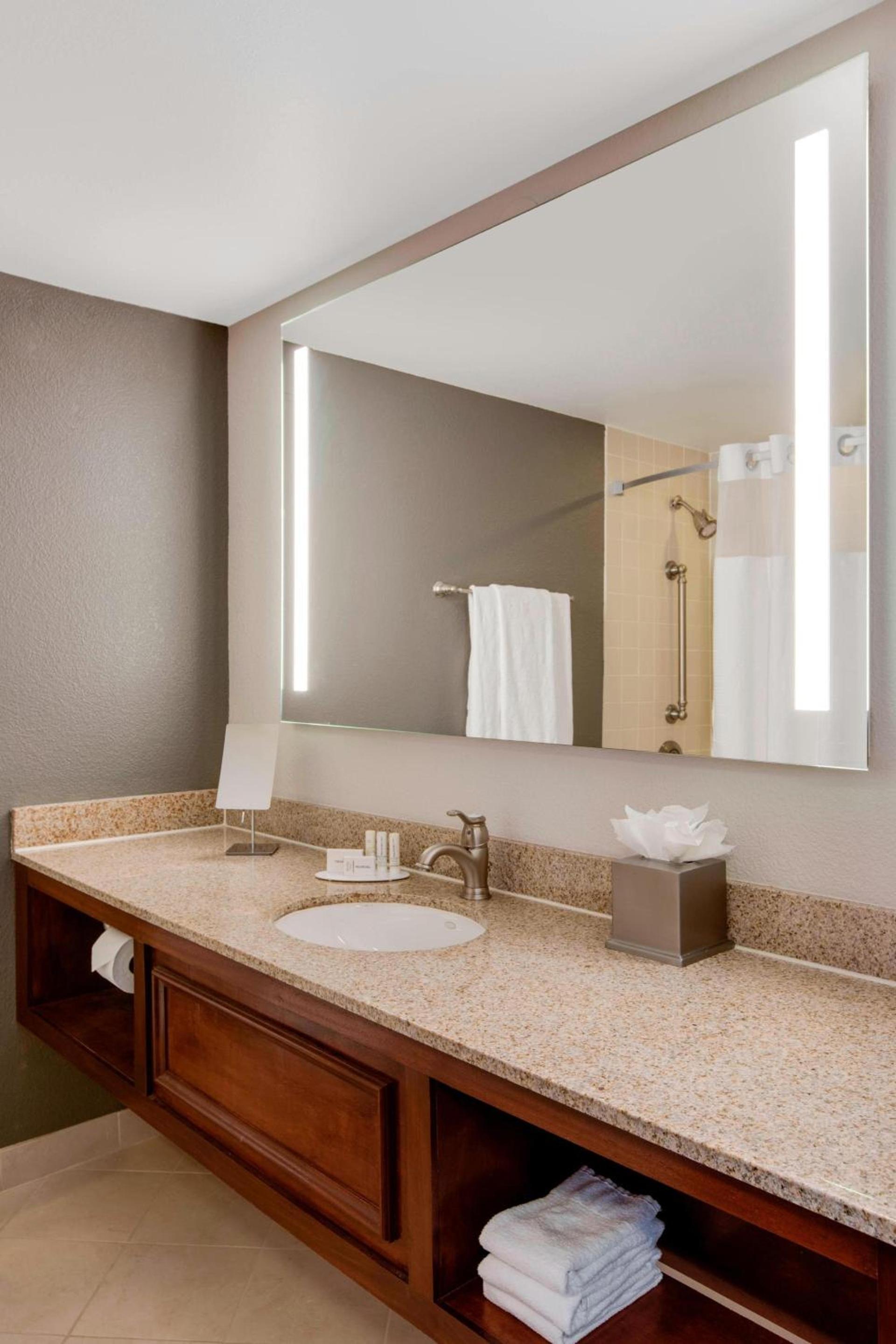 Courtyard by Marriott Boston Logan Airport photo 24