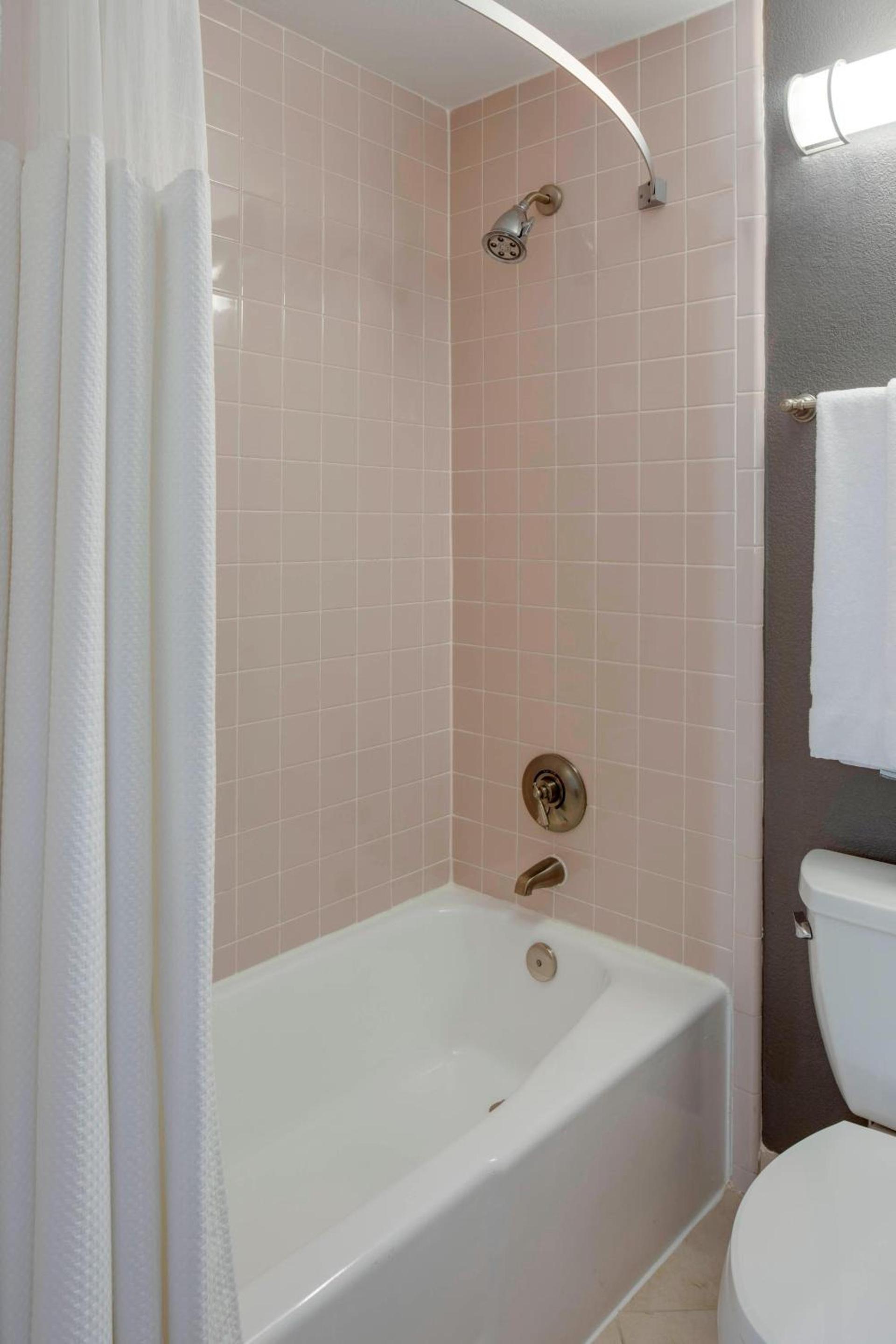 Courtyard by Marriott Boston Logan Airport photo 15