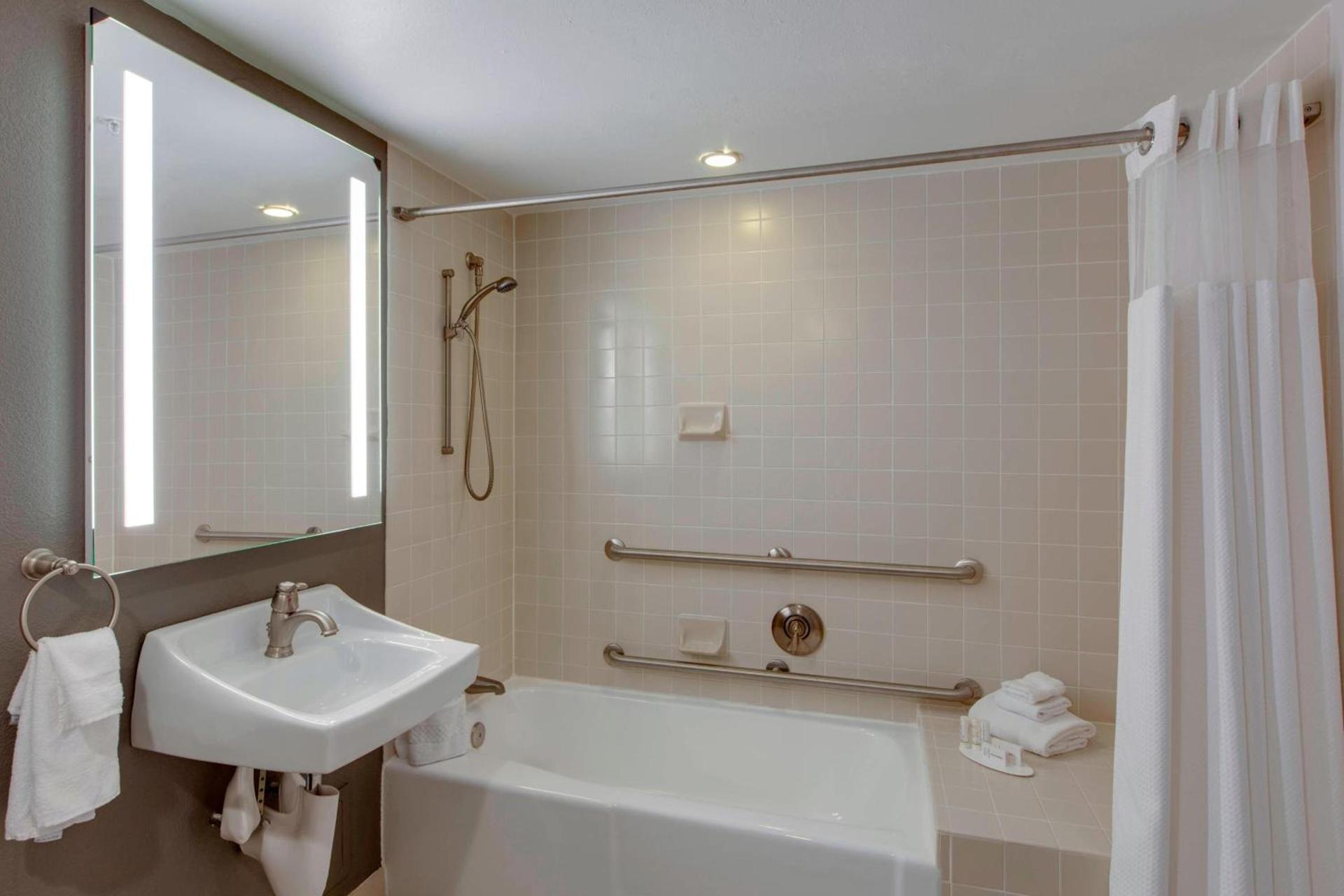 Courtyard by Marriott Boston Logan Airport photo 34