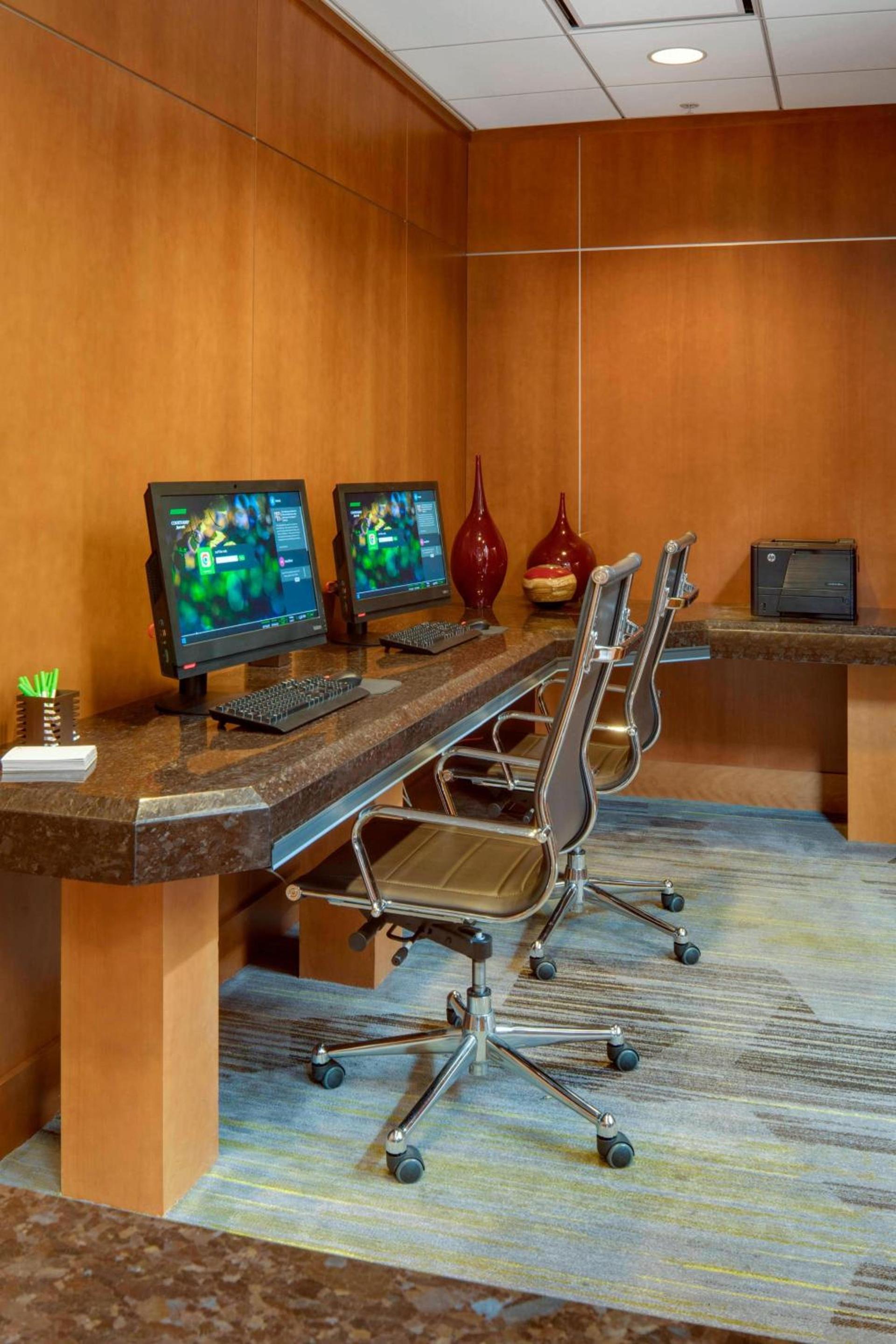 Courtyard by Marriott Boston Logan Airport photo 14