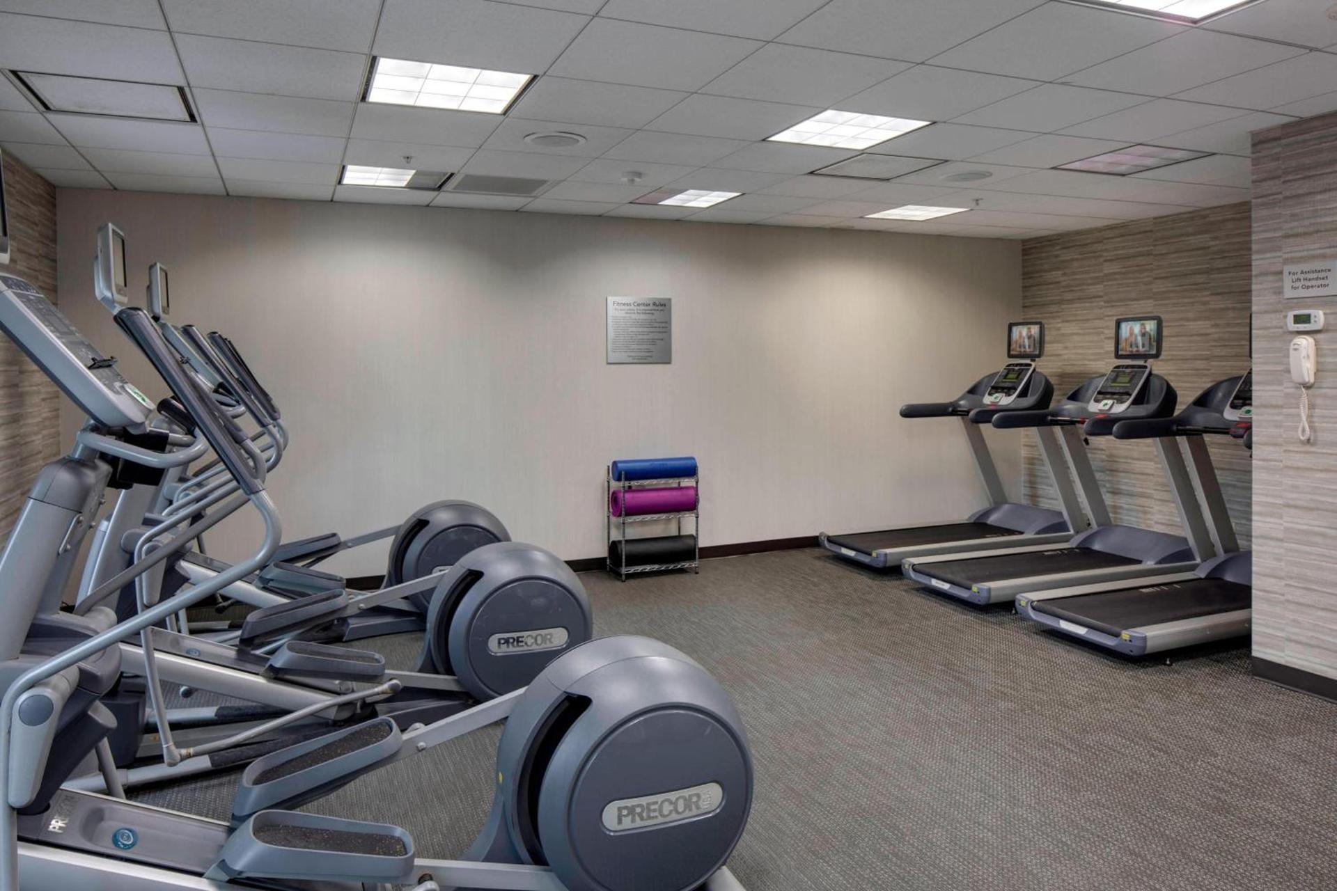 Courtyard by Marriott Boston Logan Airport photo 7