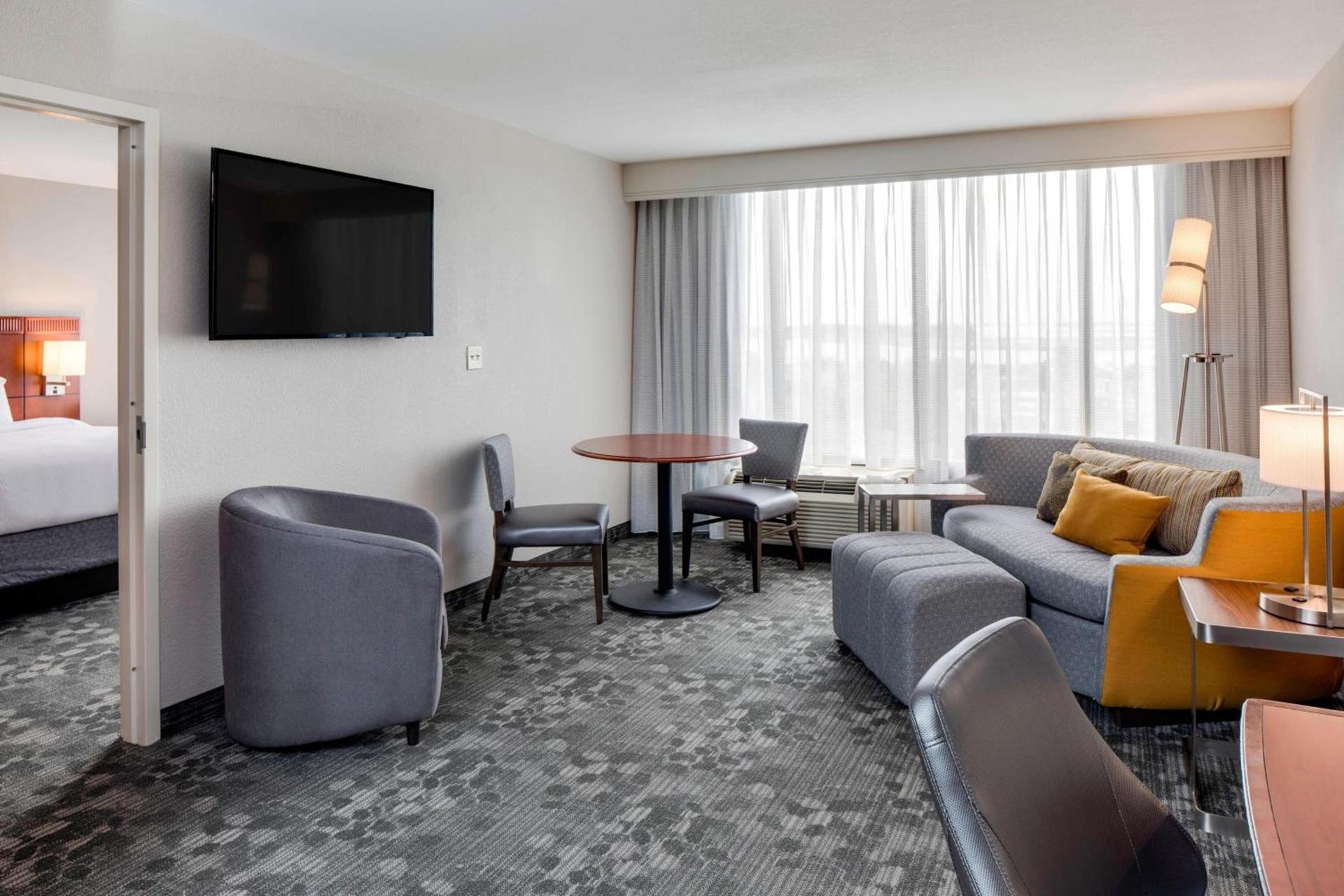 Courtyard by Marriott Boston Logan Airport photo 33