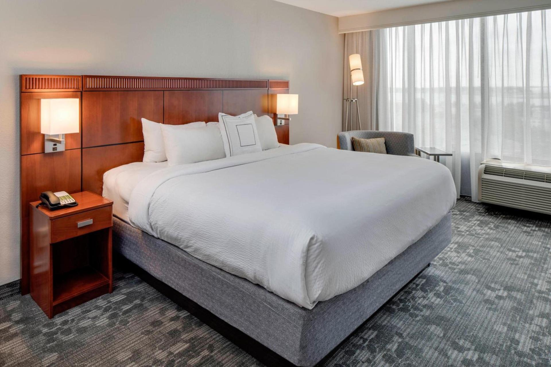 Courtyard by Marriott Boston Logan Airport photo 27