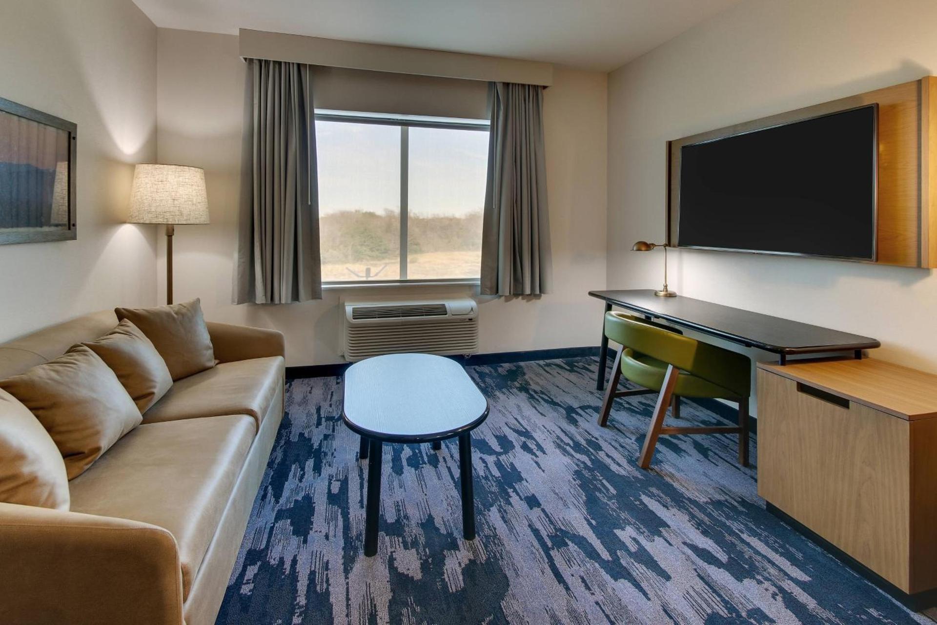 Fairfield Inn and Suites by Marriott Houston Brookhollow photo 16
