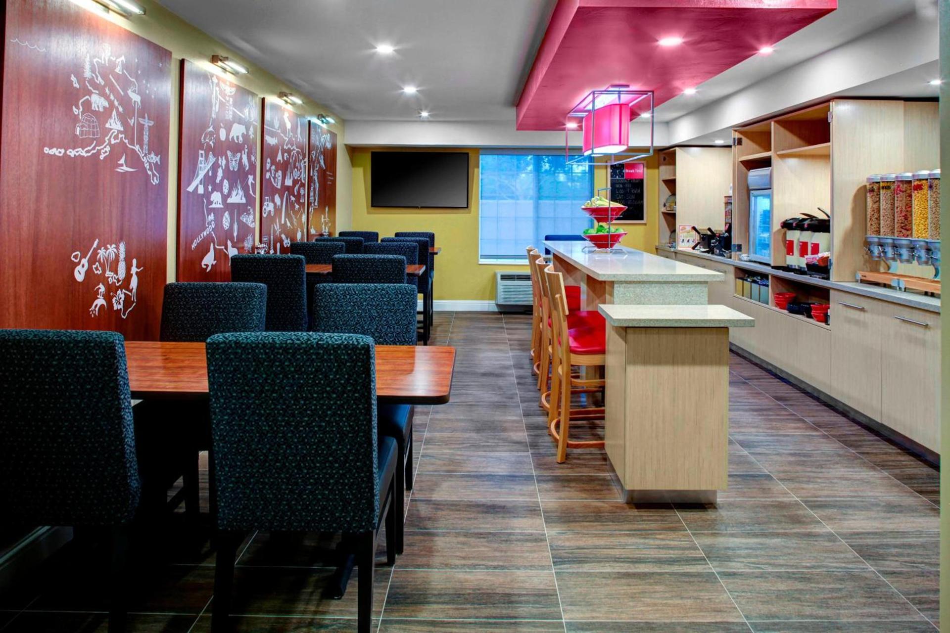TownePlace Suites Fresno photo 13