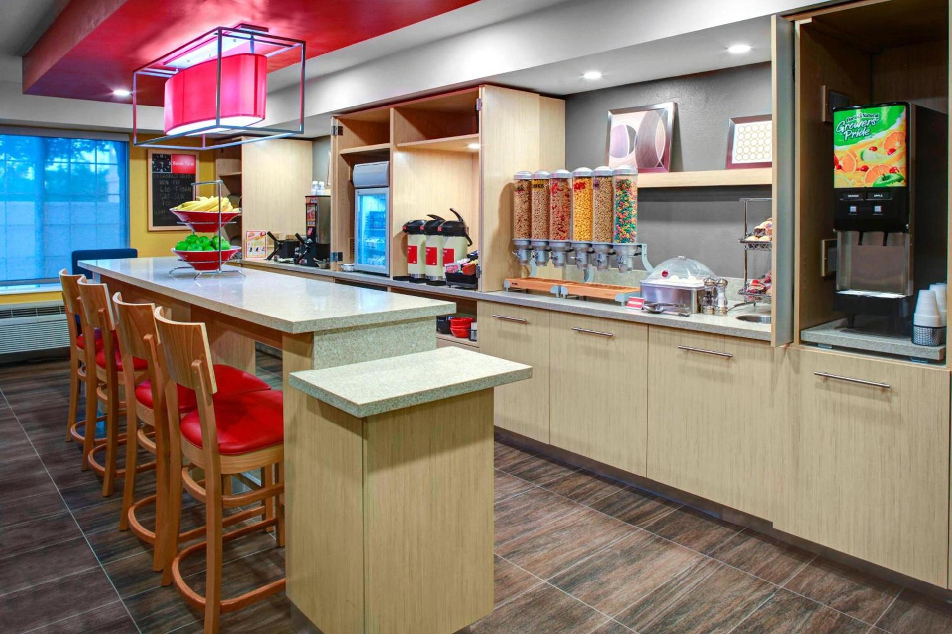 TownePlace Suites Fresno photo 14