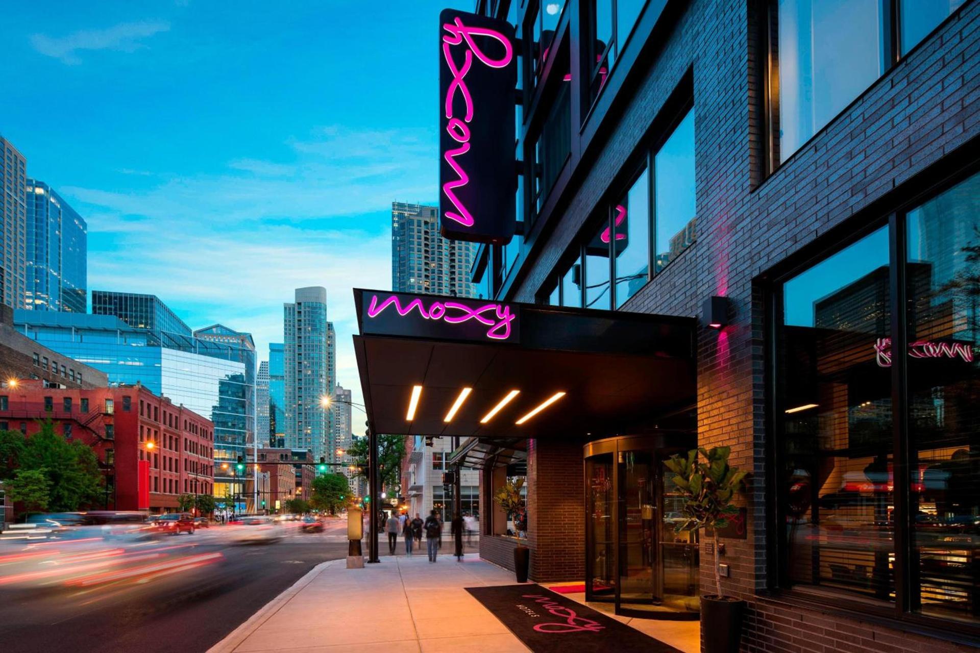 Moxy Chicago Downtown photo 1