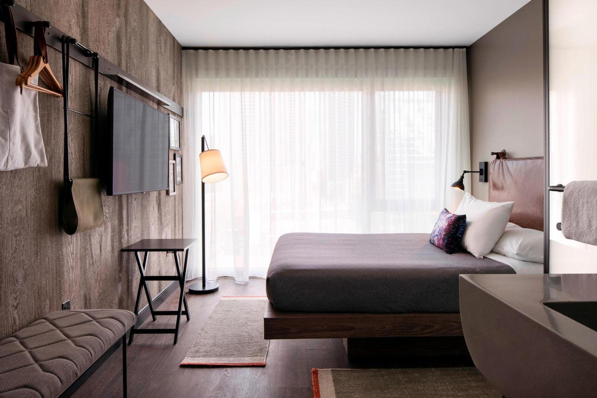 Moxy Chicago Downtown photo 6