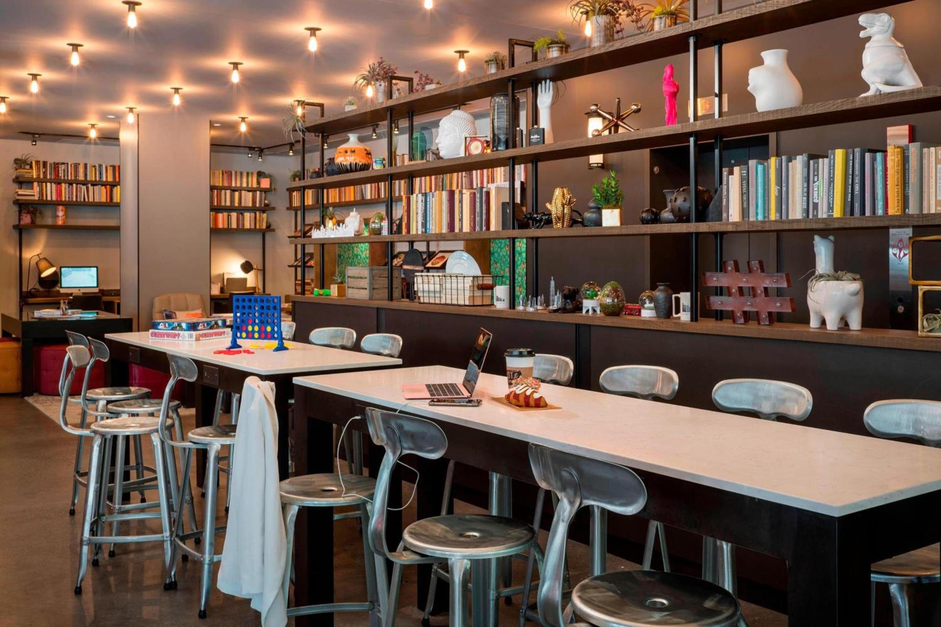 Moxy Chicago Downtown photo 30