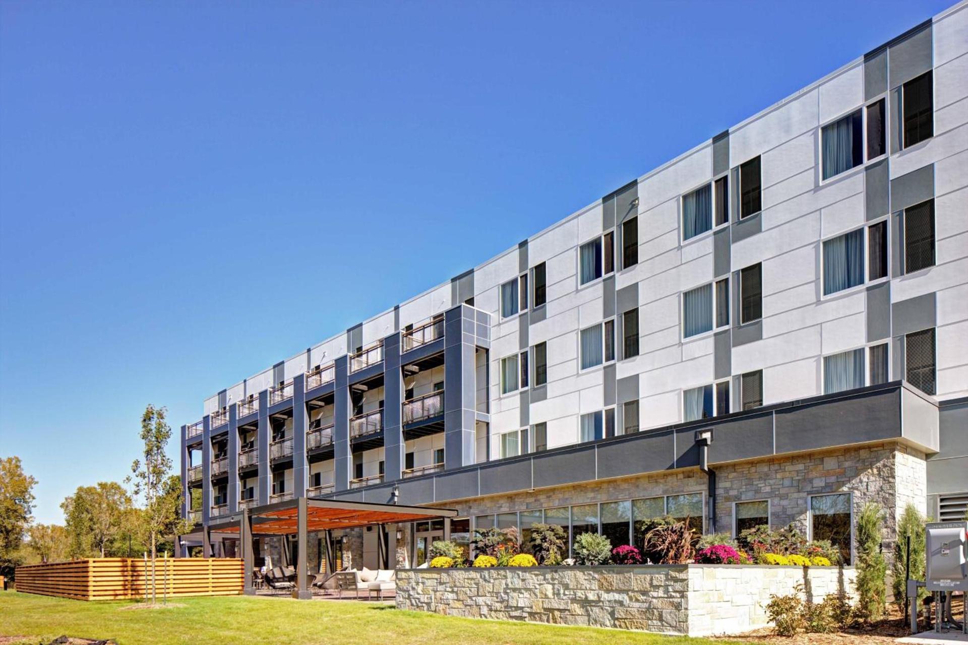 Courtyard by Marriott Appleton Riverfront photo 1
