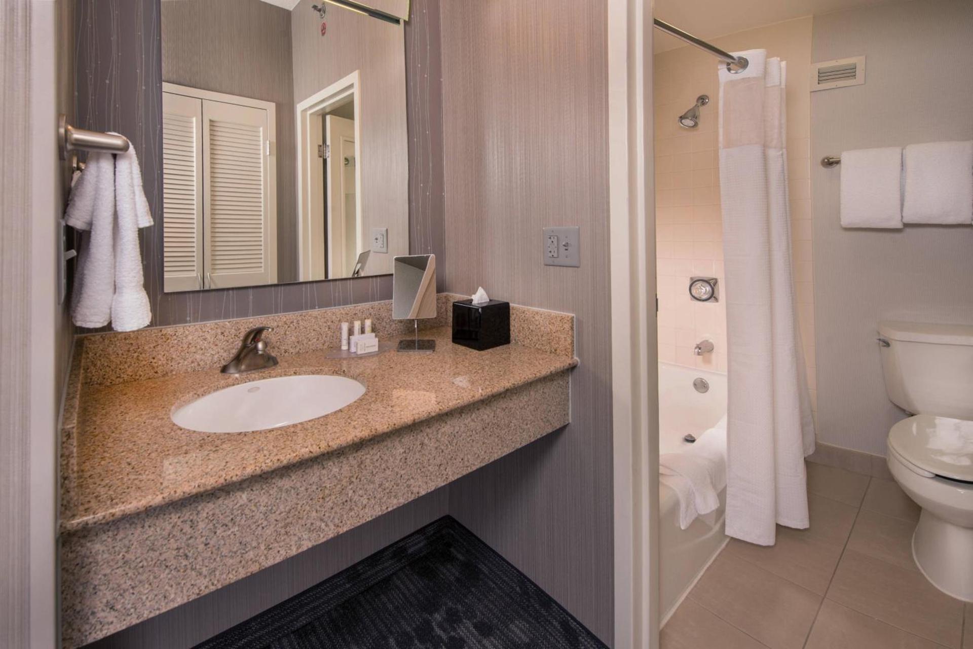 Courtyard by Marriott Dulles Airport Chantilly photo 15