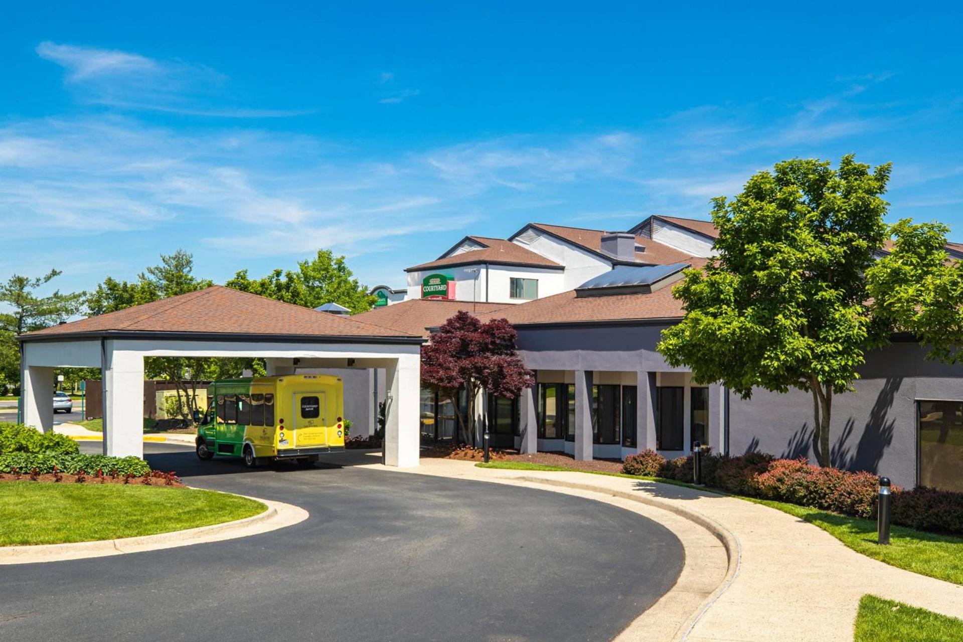 Courtyard by Marriott Dulles Airport Chantilly — hotel in Chantilly