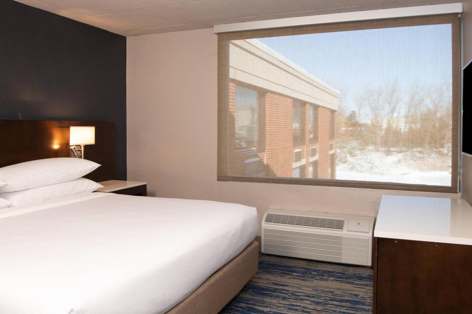 Skyline Hotel Detroit Airport, SureStay Collection by Best Western photo 4