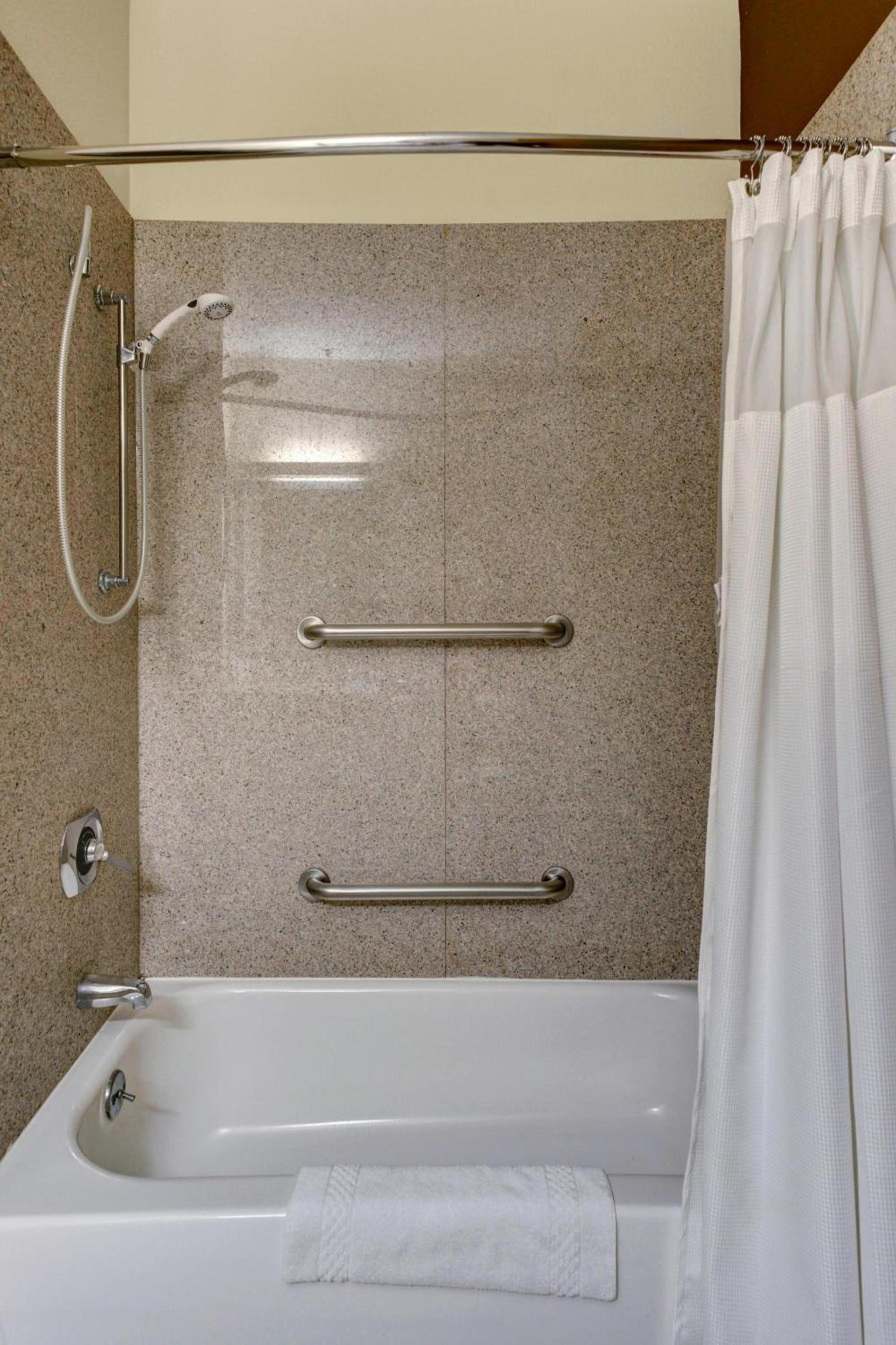 Fairfield Inn by Marriott Dothan photo 12