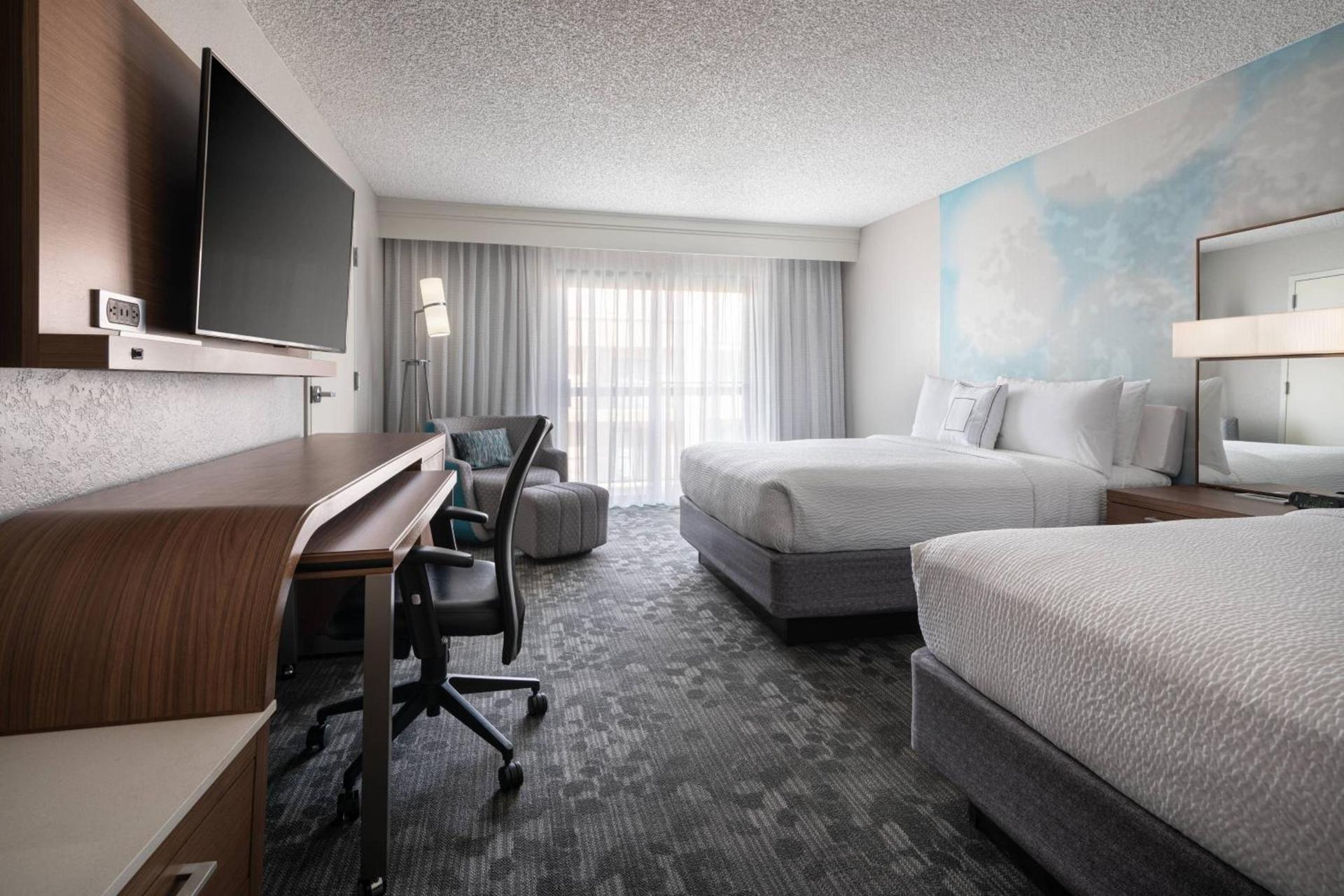 Courtyard by Marriott Las Vegas Convention Center photo 5
