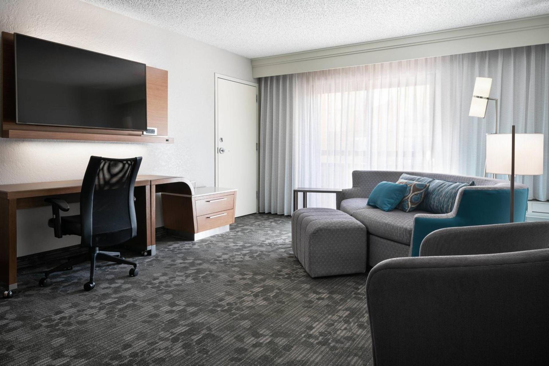 Courtyard by Marriott Las Vegas Convention Center photo 10