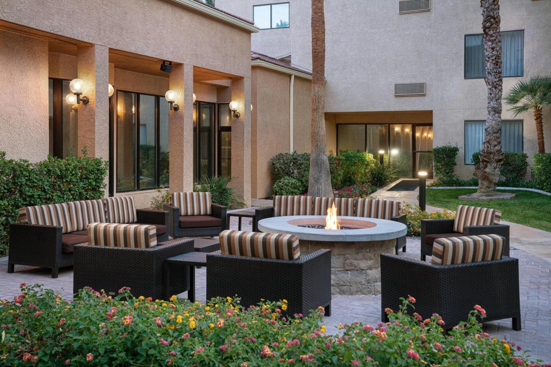 Courtyard by Marriott Las Vegas Convention Center photo 23