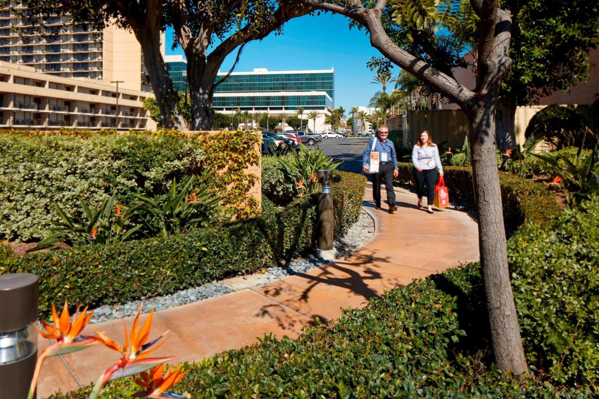 Courtyard by Marriott Anaheim Resort/Convention Center photo 17