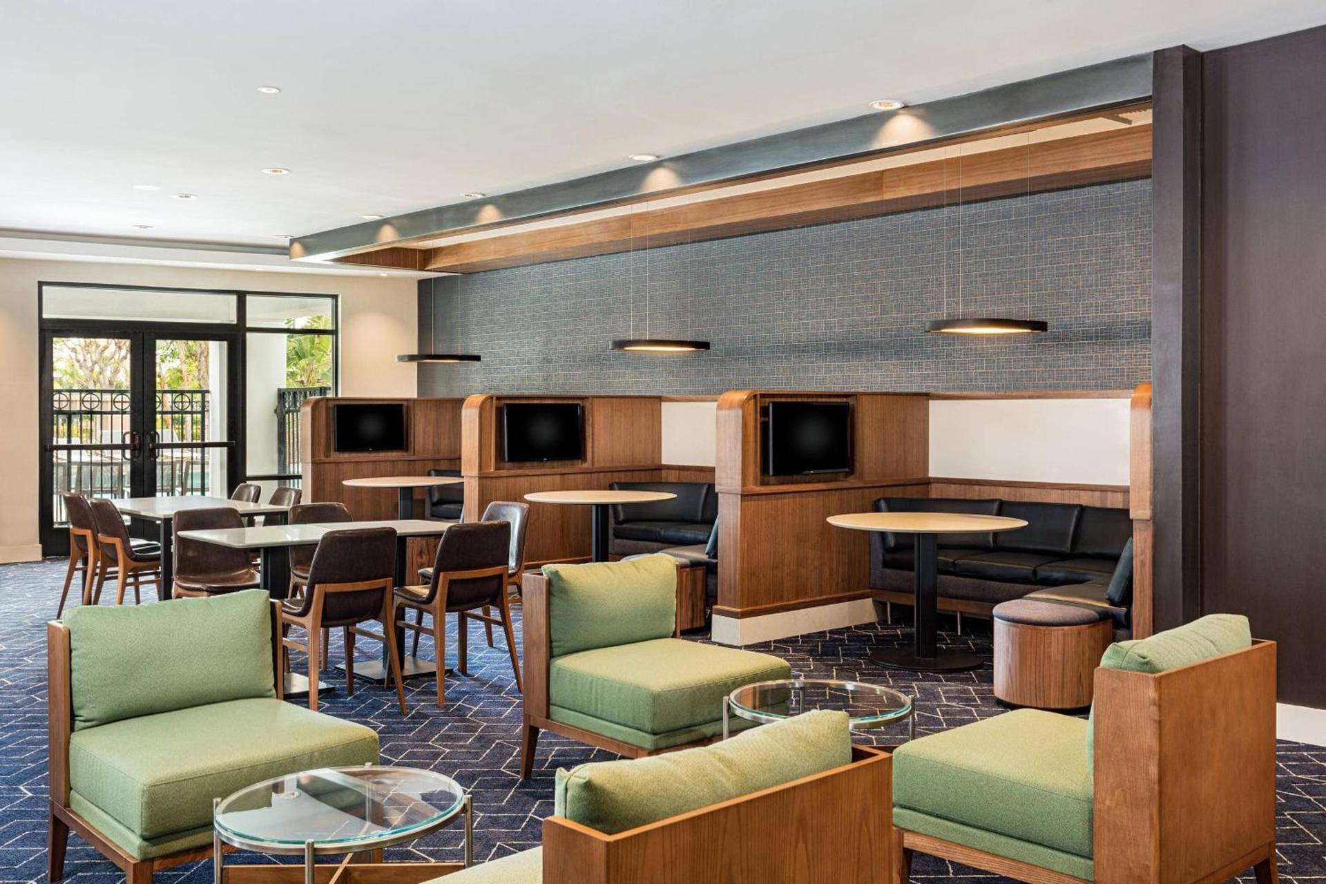 Courtyard by Marriott Anaheim Resort/Convention Center photo 14