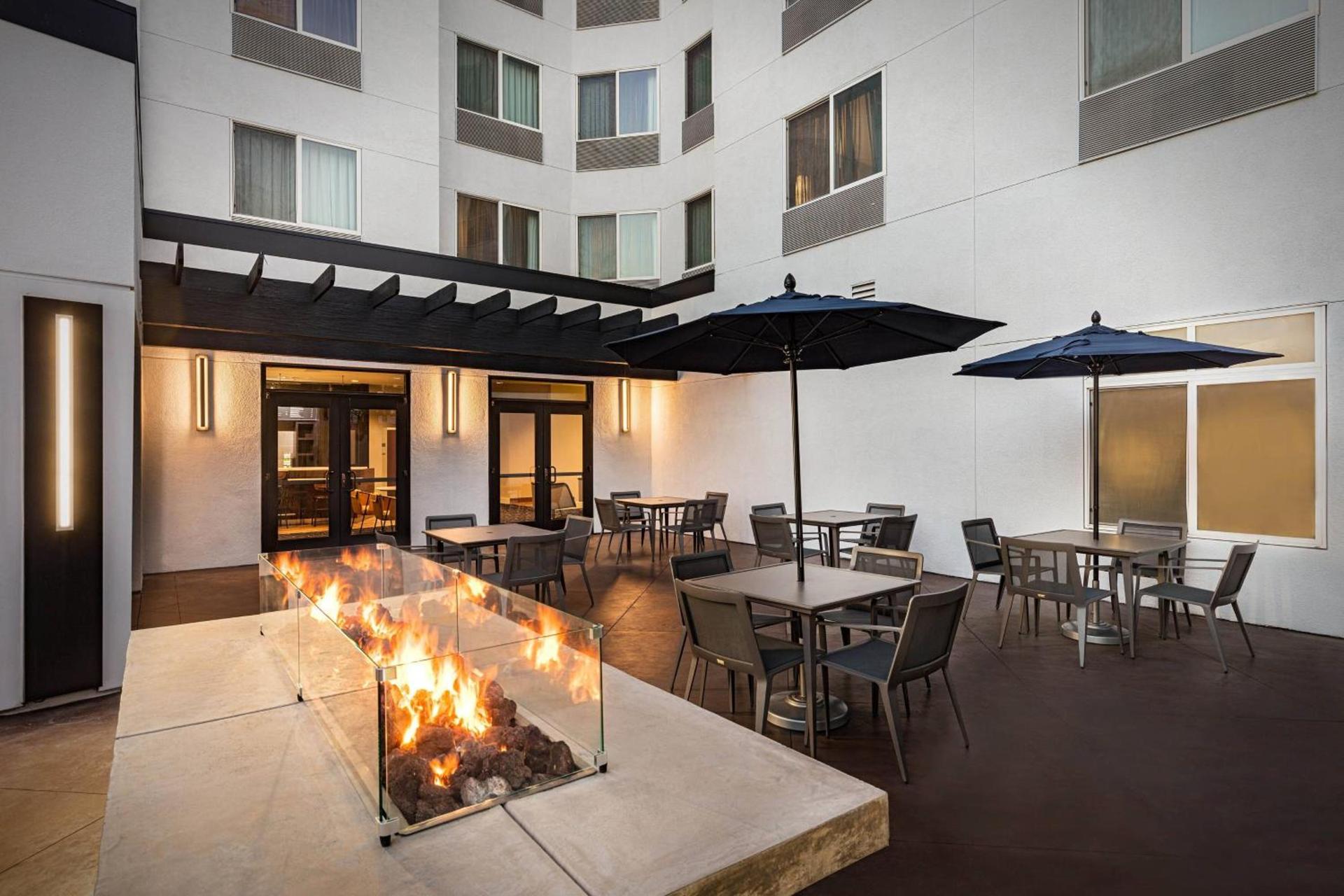 Courtyard by Marriott Anaheim Resort/Convention Center photo 16