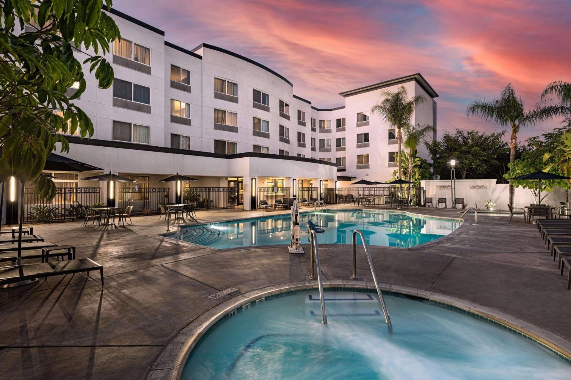 Courtyard by Marriott Anaheim Resort/Convention Center photo 21