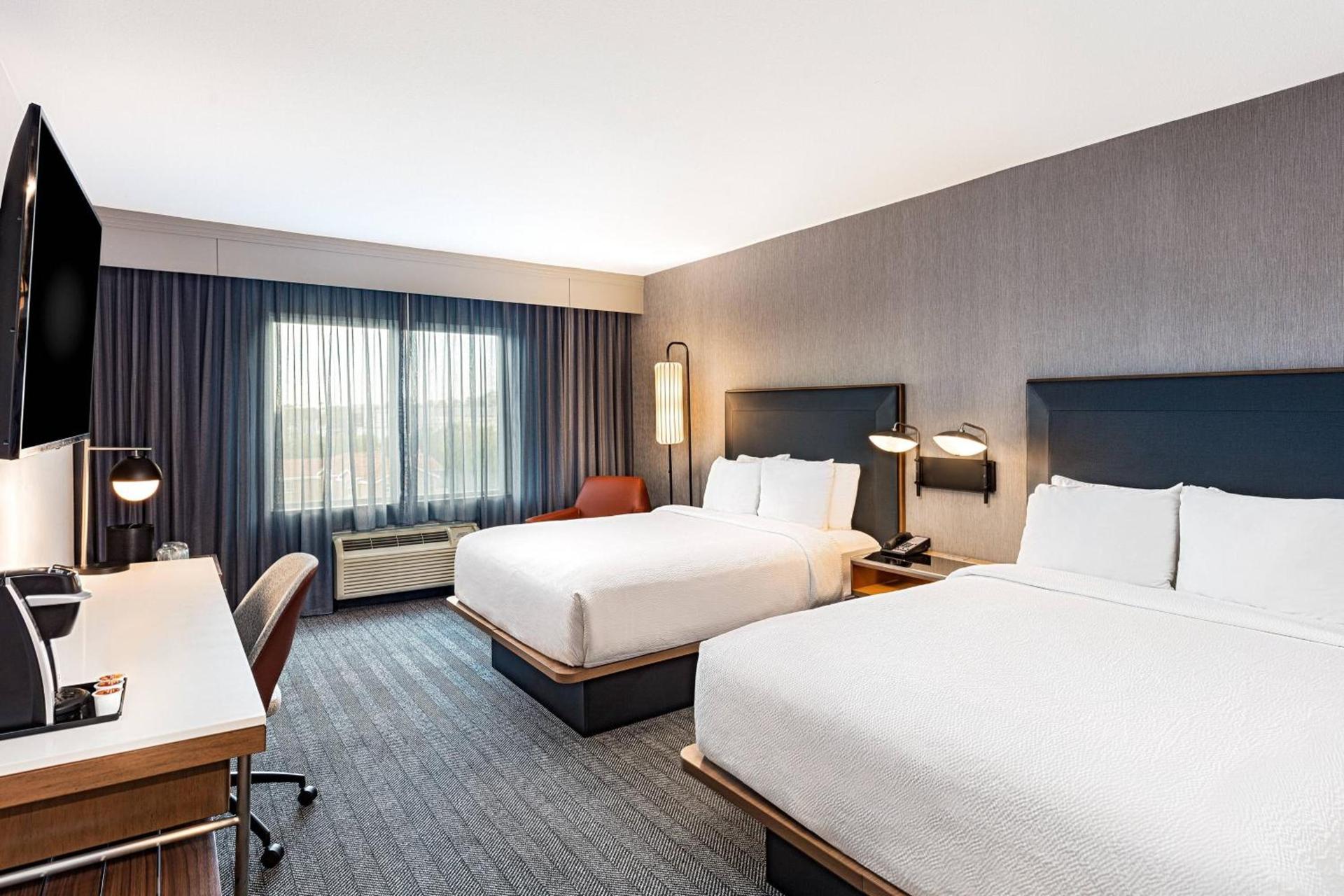 Courtyard by Marriott Anaheim Resort/Convention Center photo 3