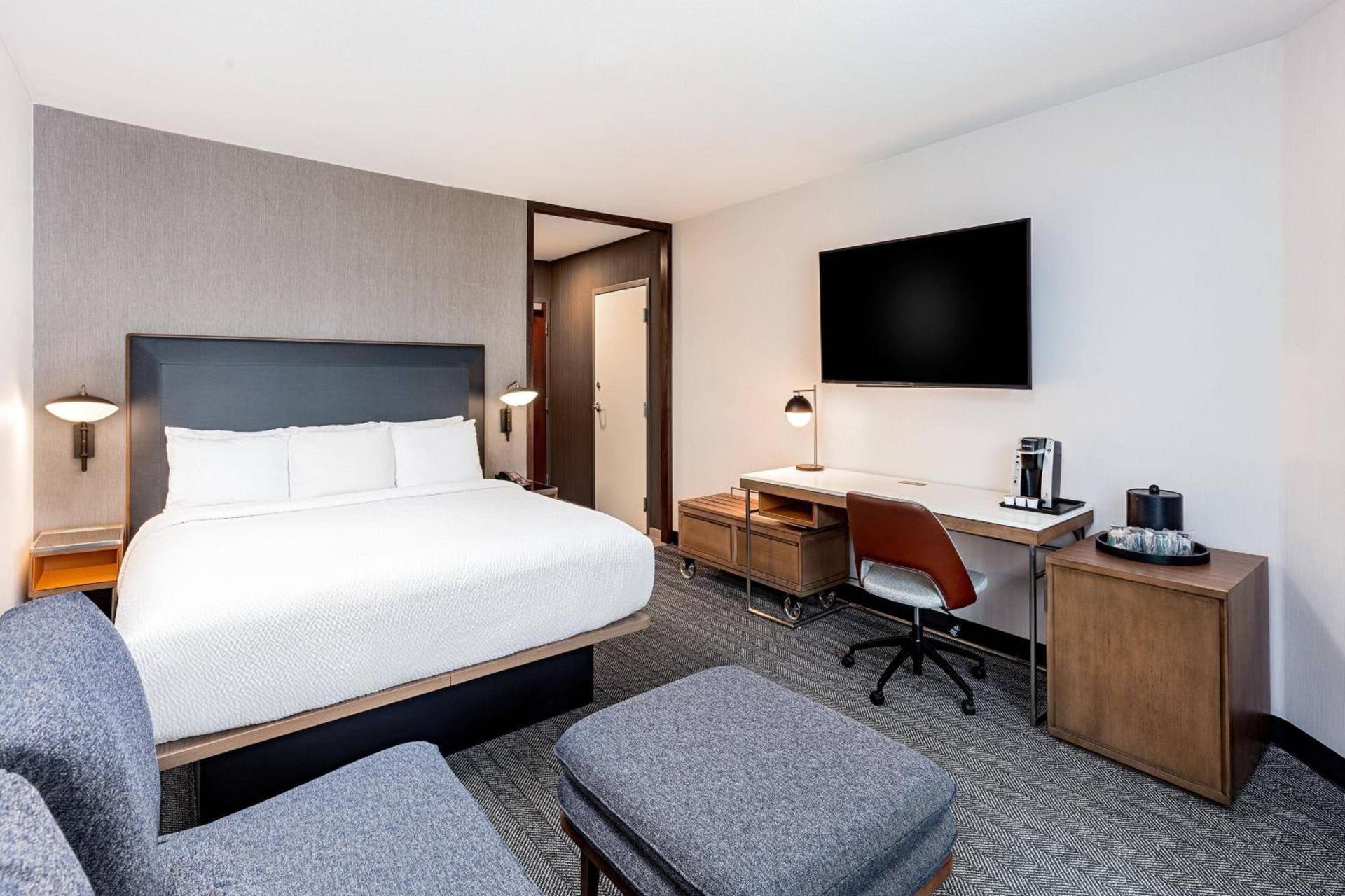 Courtyard by Marriott Anaheim Resort/Convention Center photo 4