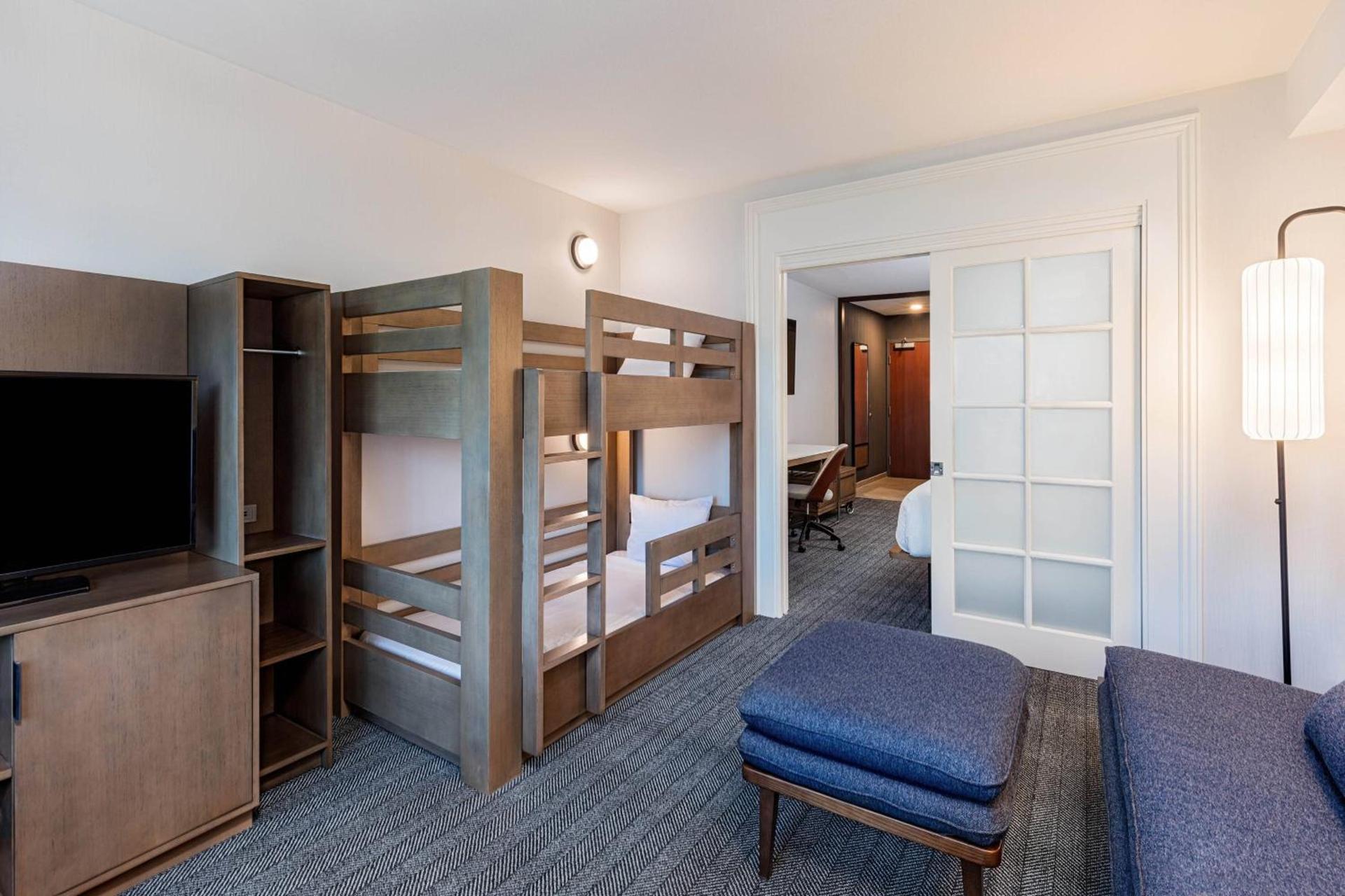 Courtyard by Marriott Anaheim Resort/Convention Center photo 10