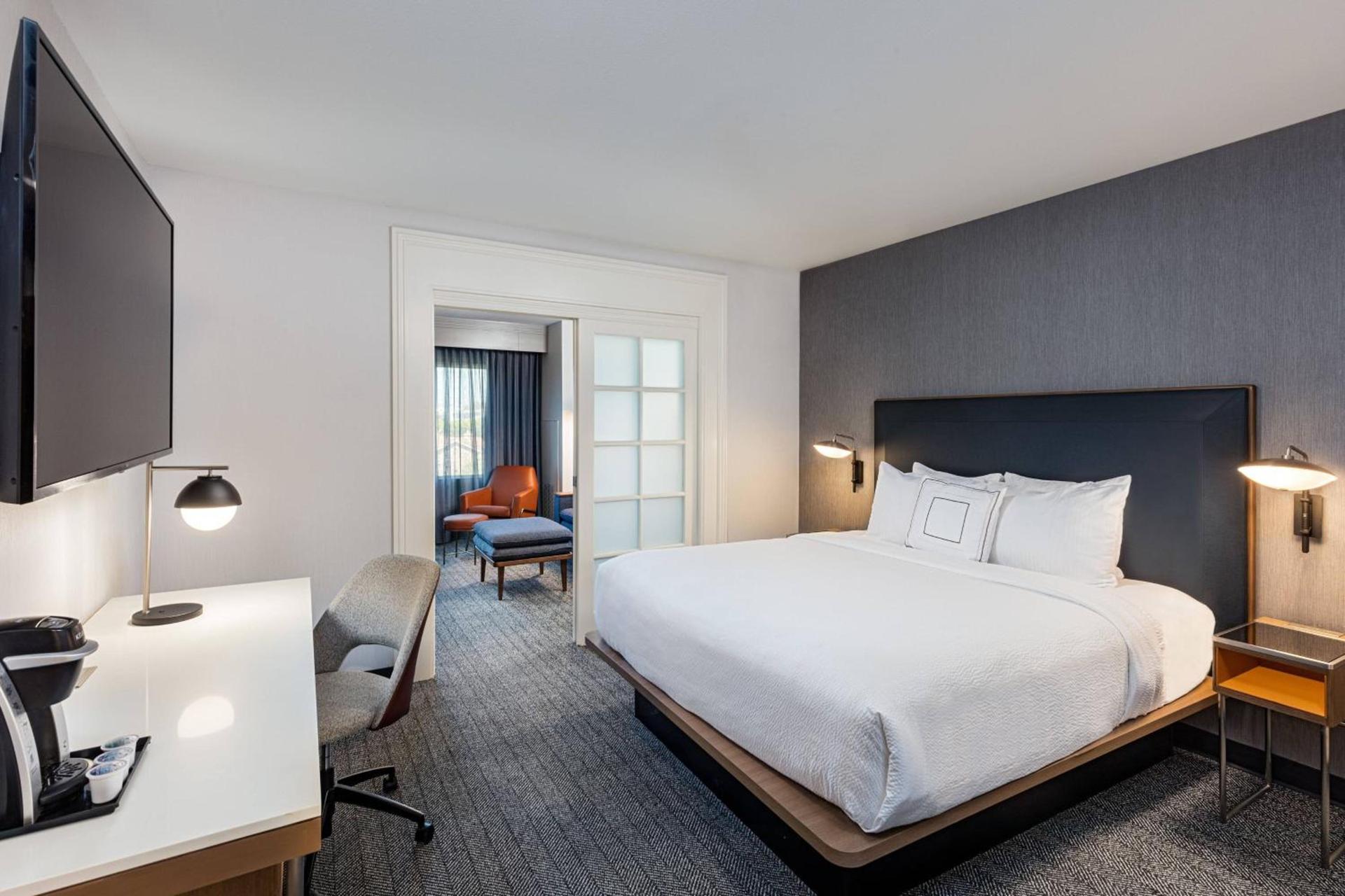Courtyard by Marriott Anaheim Resort/Convention Center photo 11