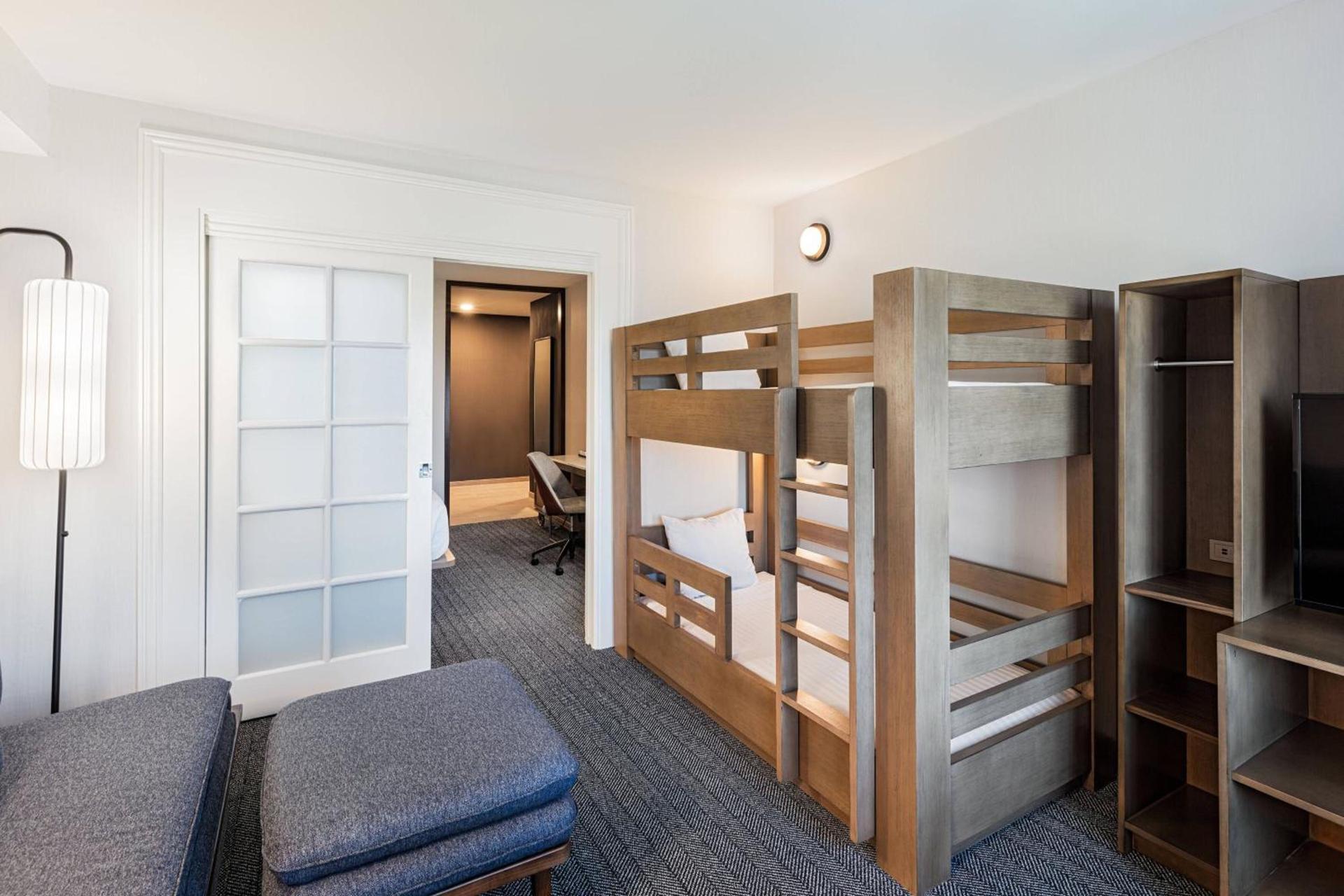 Courtyard by Marriott Anaheim Resort/Convention Center photo 12