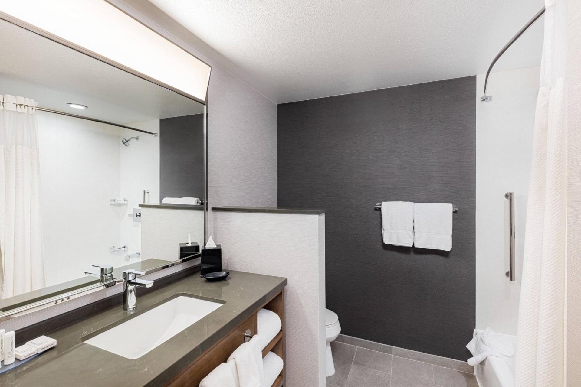 Courtyard by Marriott Anaheim Resort/Convention Center photo 7