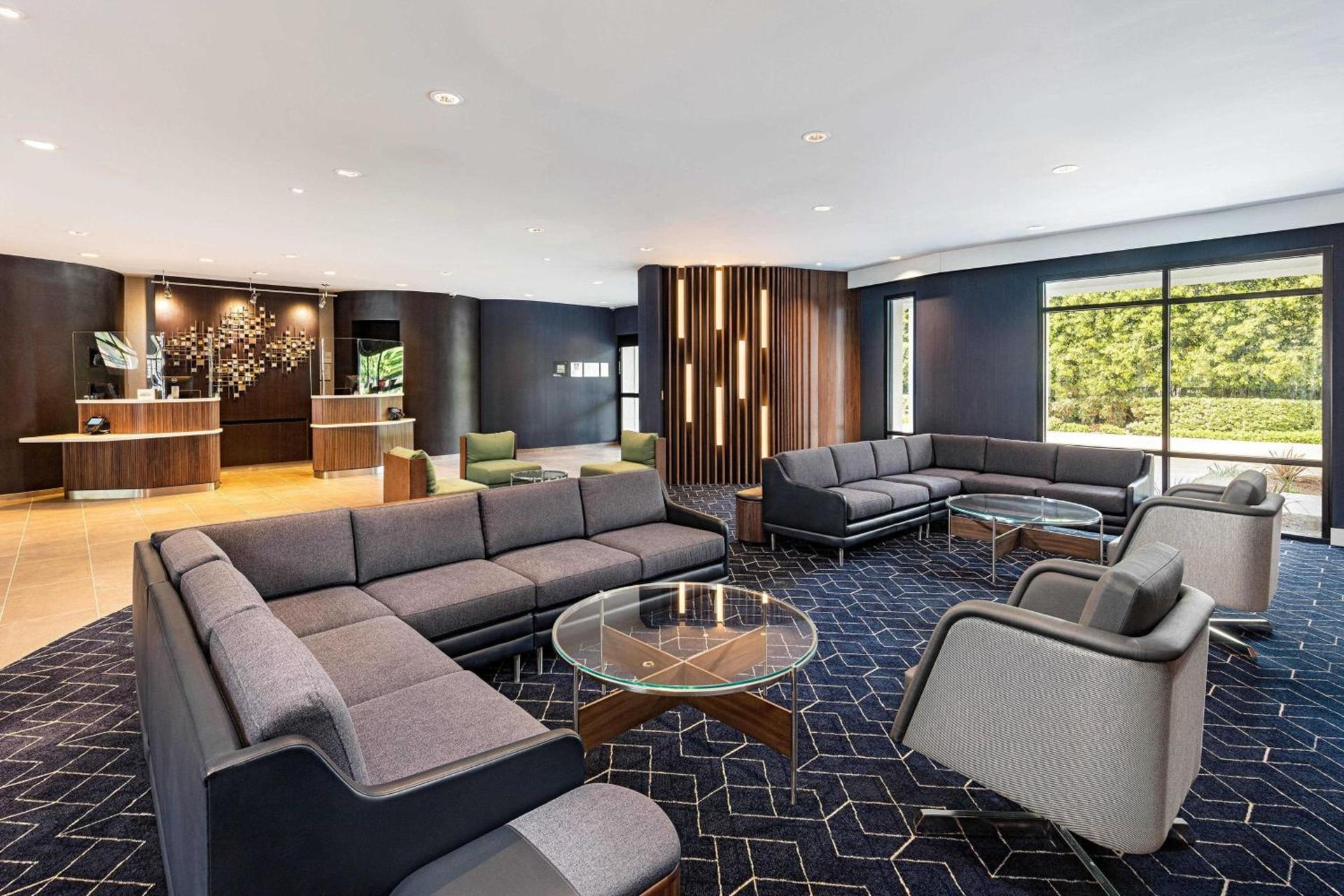 Courtyard by Marriott Anaheim Resort/Convention Center photo 2