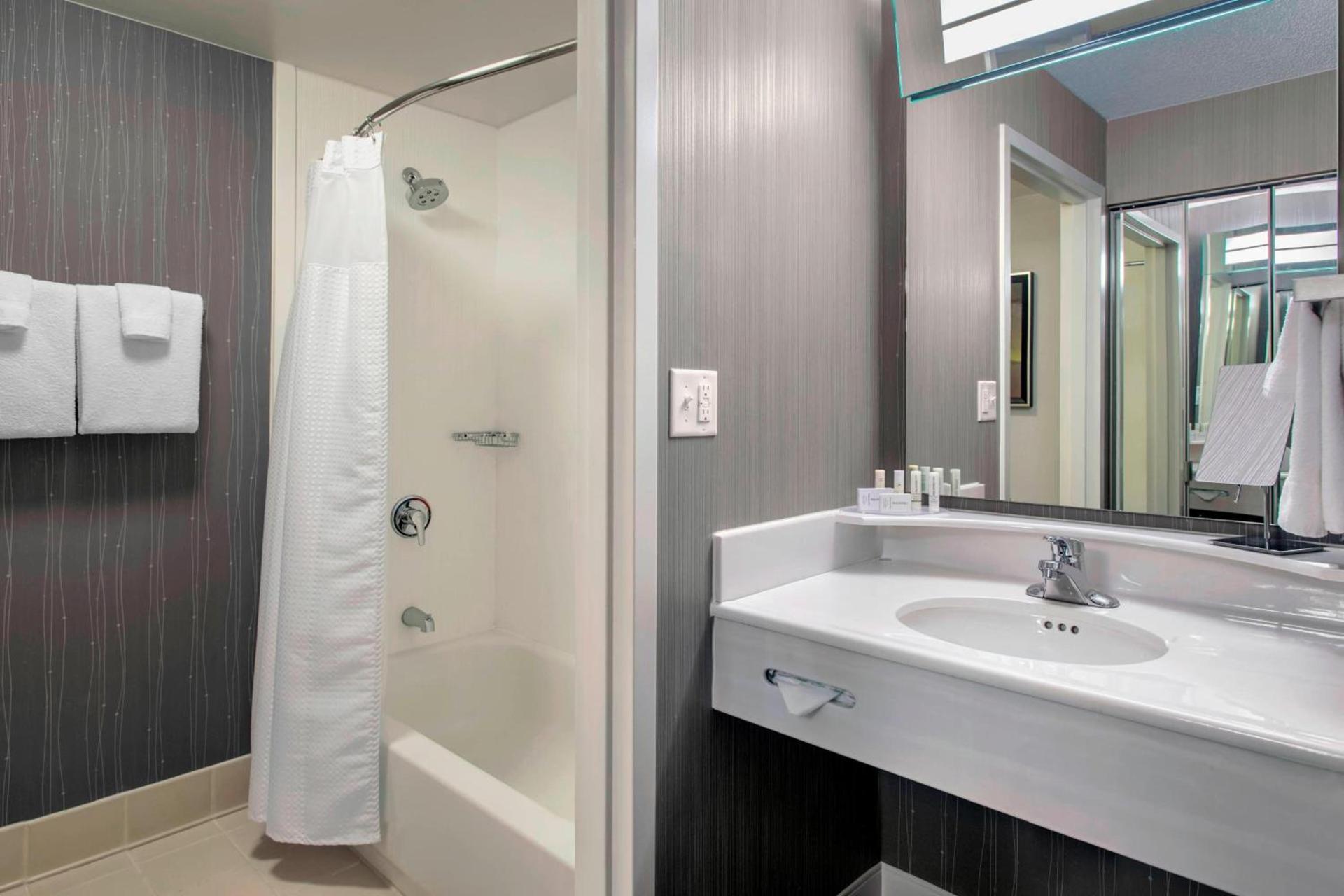 Courtyard by Marriott Basking Ridge photo 14