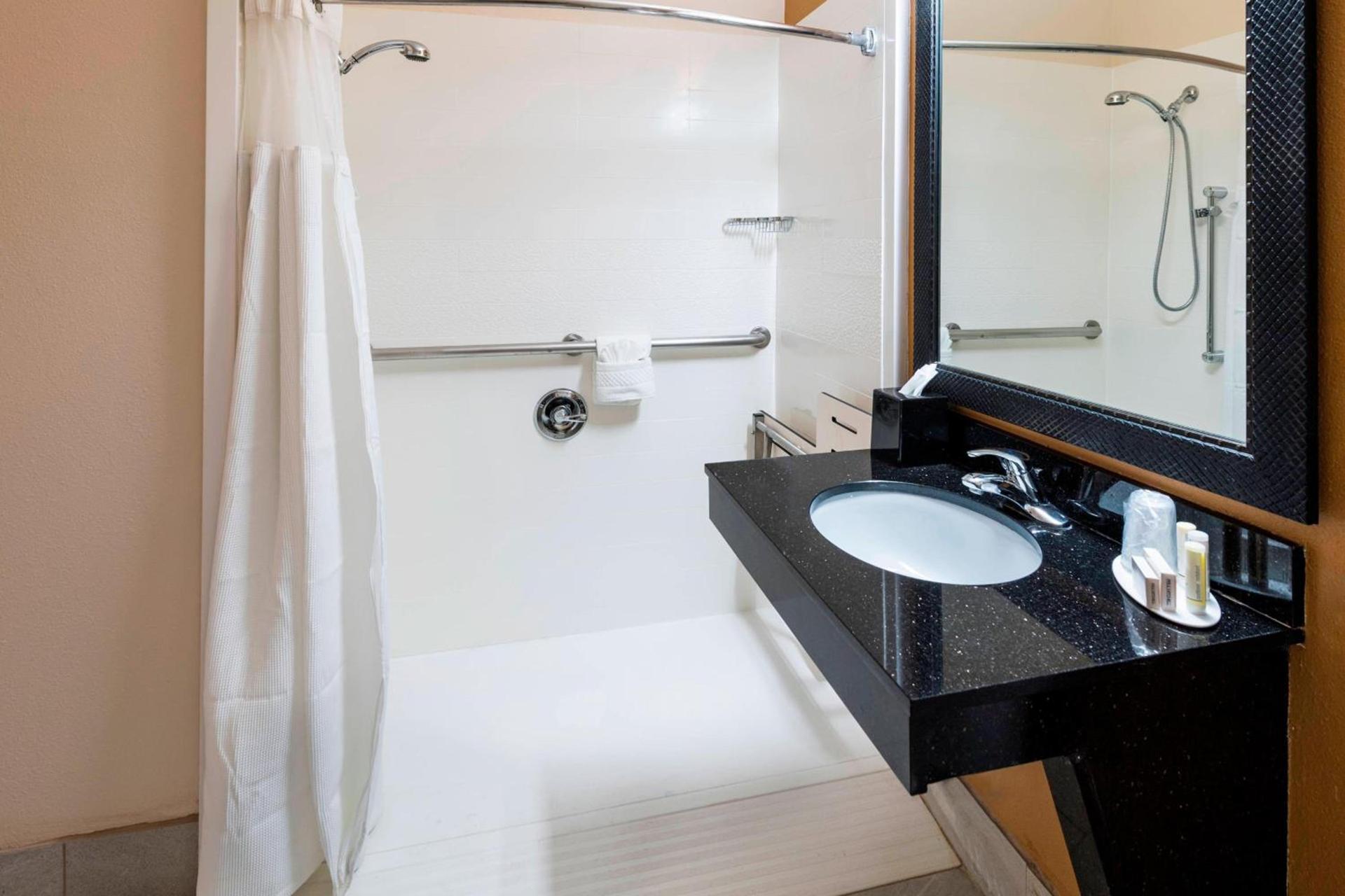 Fairfield Inn and Suites St Petersburg Clearwater photo 9
