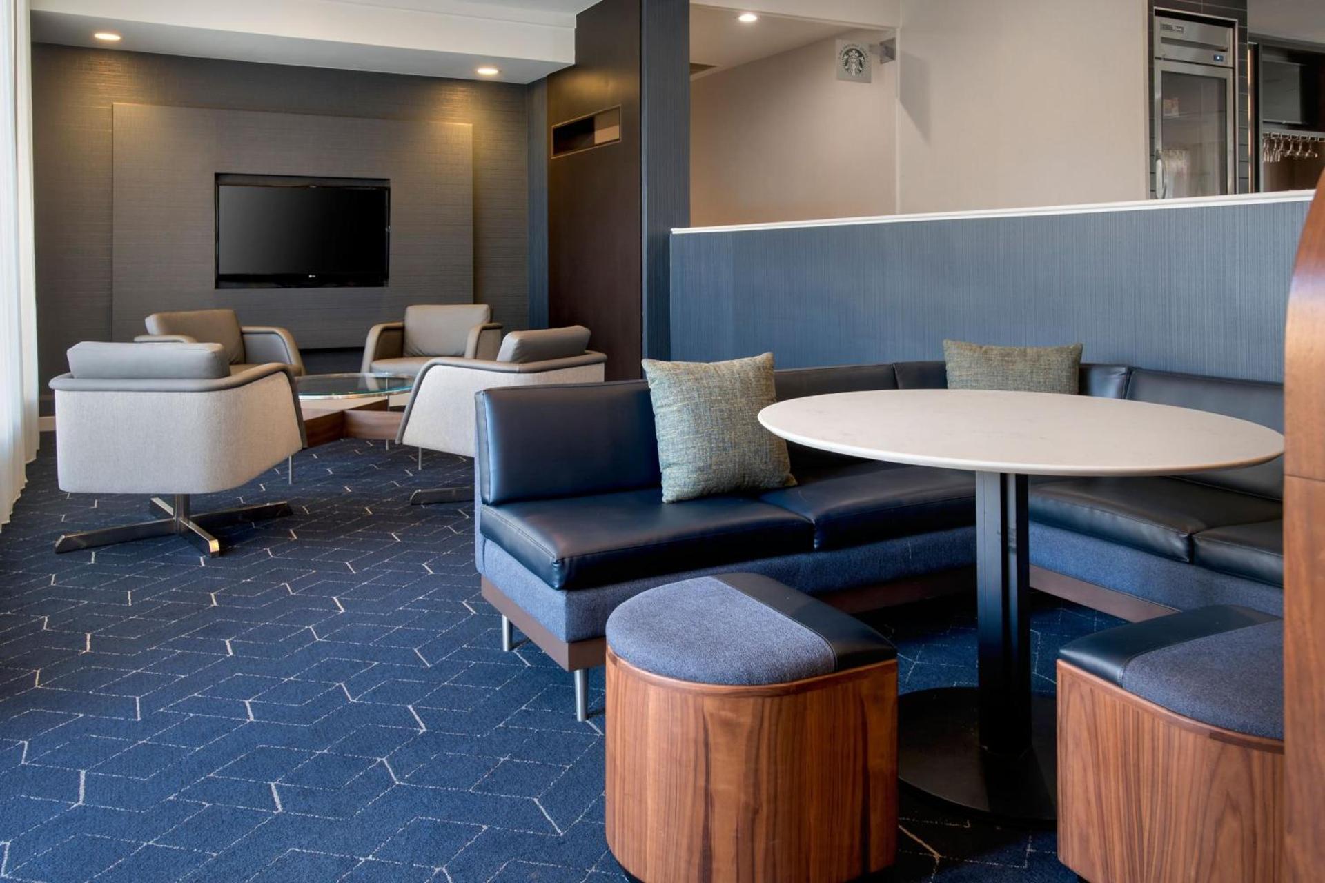 Courtyard by Marriott New Carrollton Landover photo 3