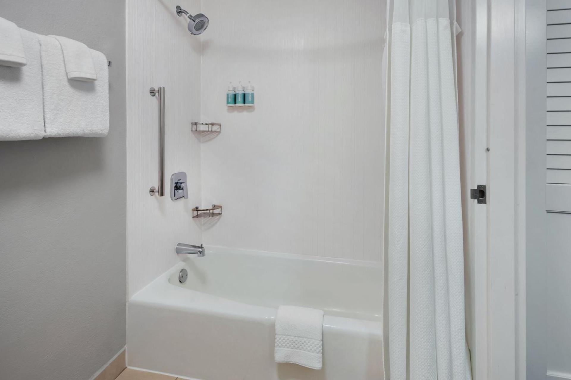 Courtyard by Marriott New Carrollton Landover photo 12