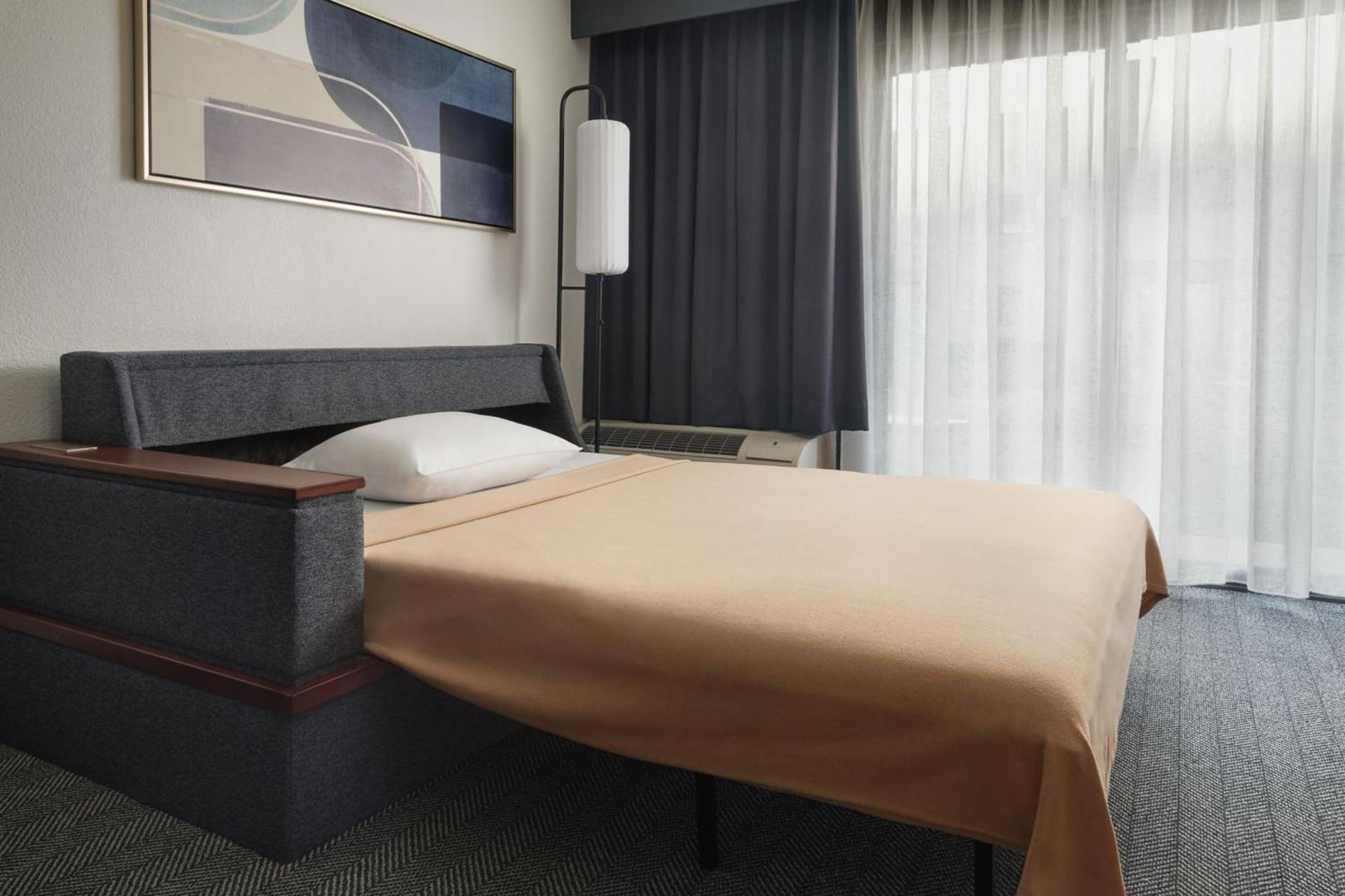 Courtyard by Marriott New Carrollton Landover photo 9