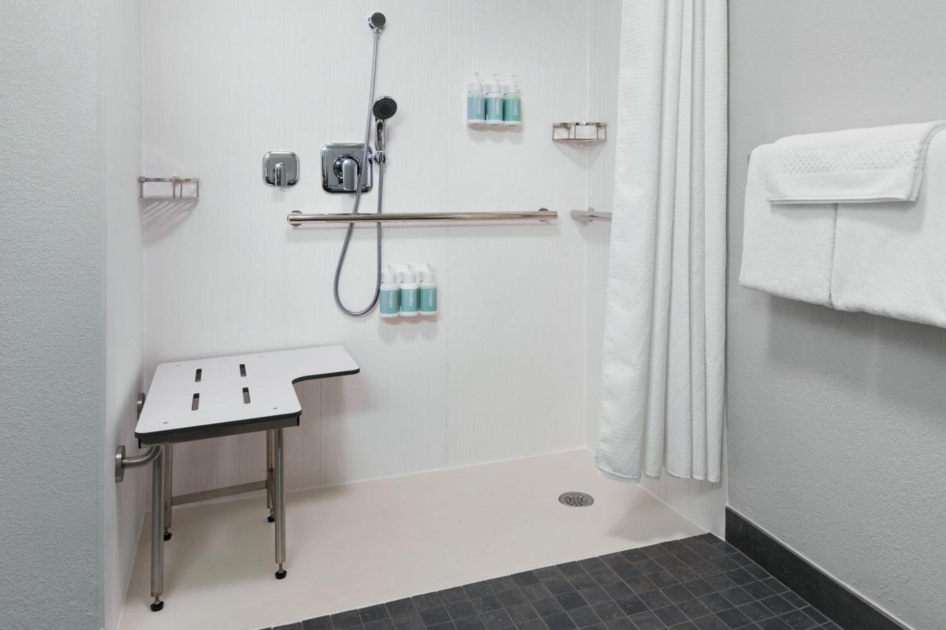 Courtyard by Marriott New Carrollton Landover photo 14