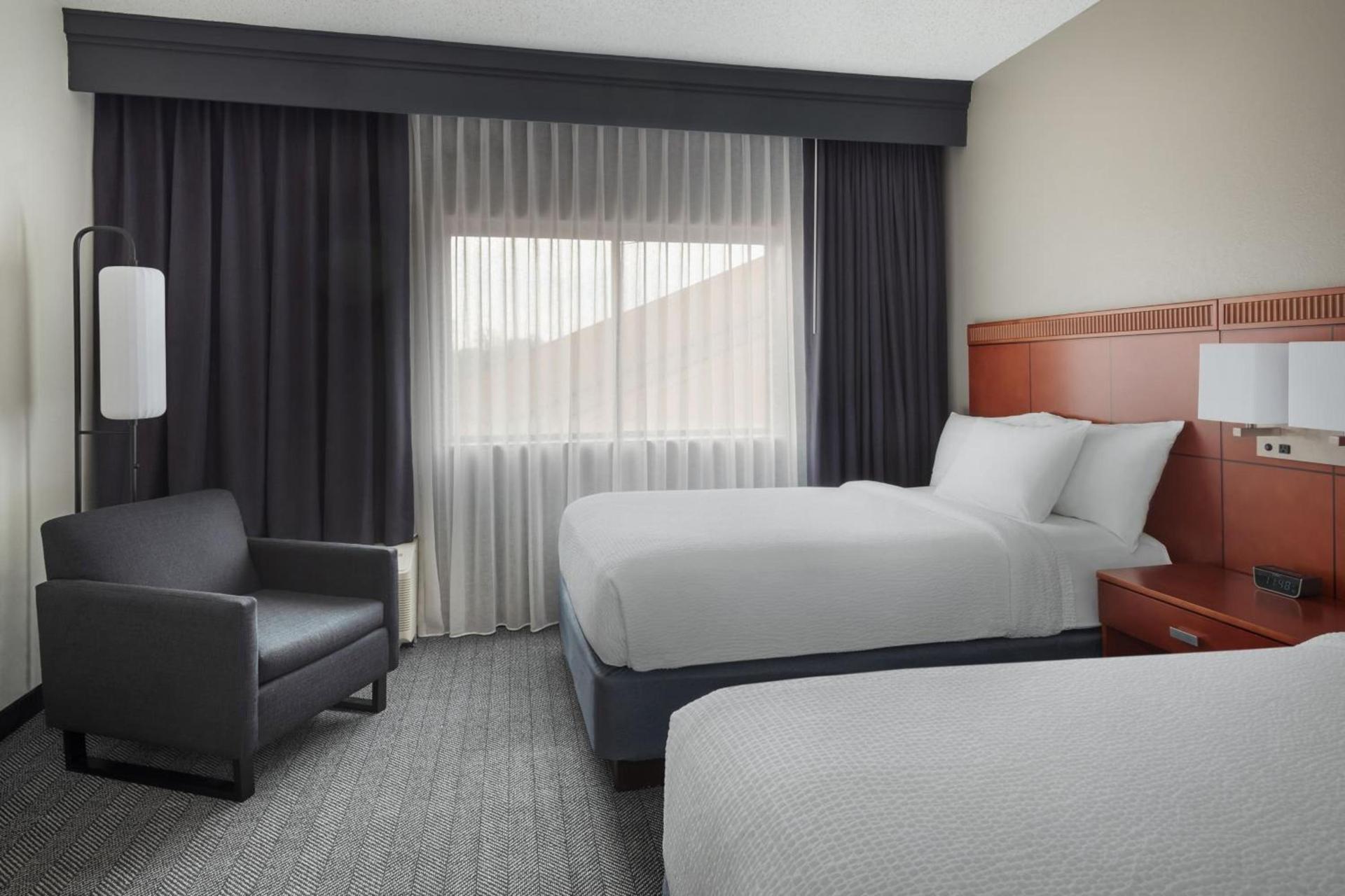 Courtyard by Marriott New Carrollton Landover photo 15