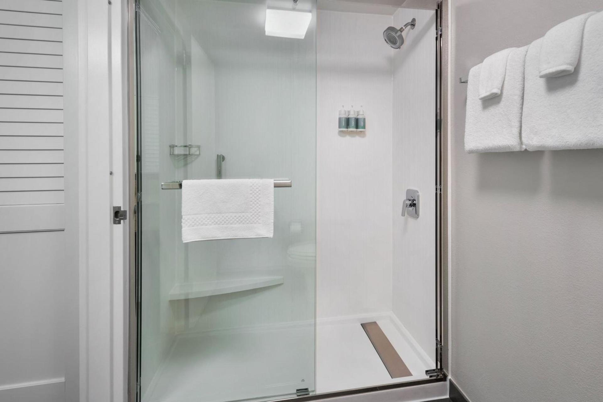 Courtyard by Marriott New Carrollton Landover photo 11